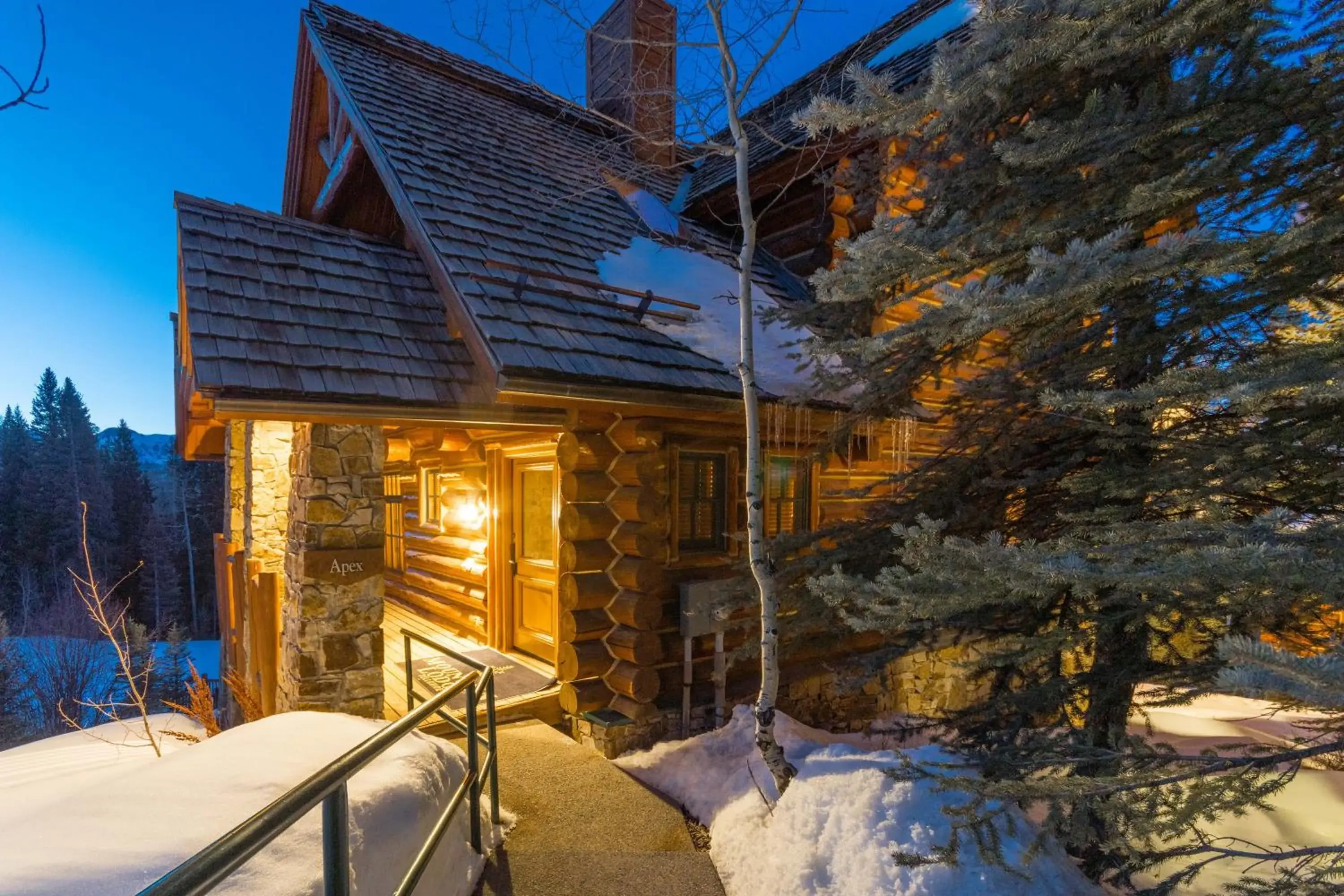 Property building in Mountain Lodge Telluride Property building in Mountain Lodge Telluride