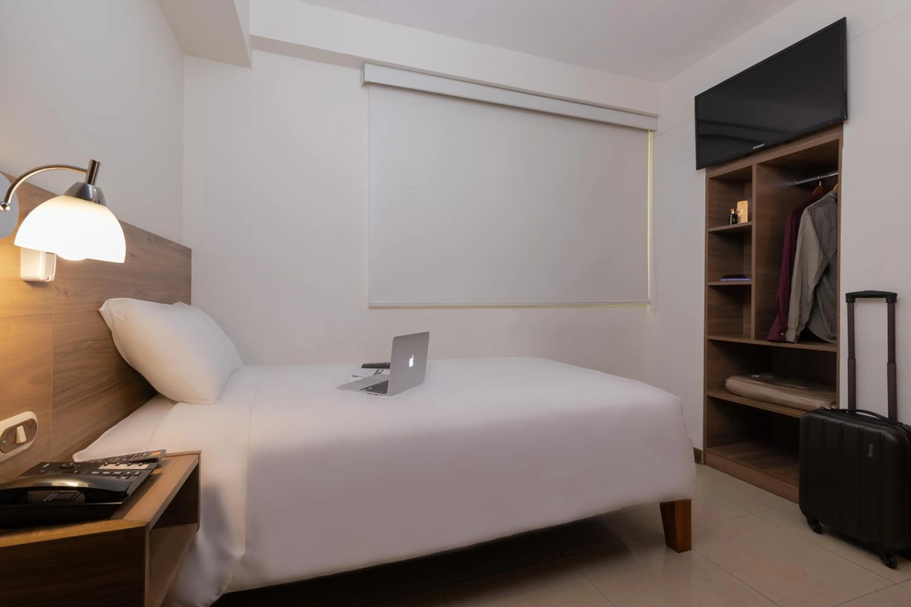 Bed in Hotel Alexander