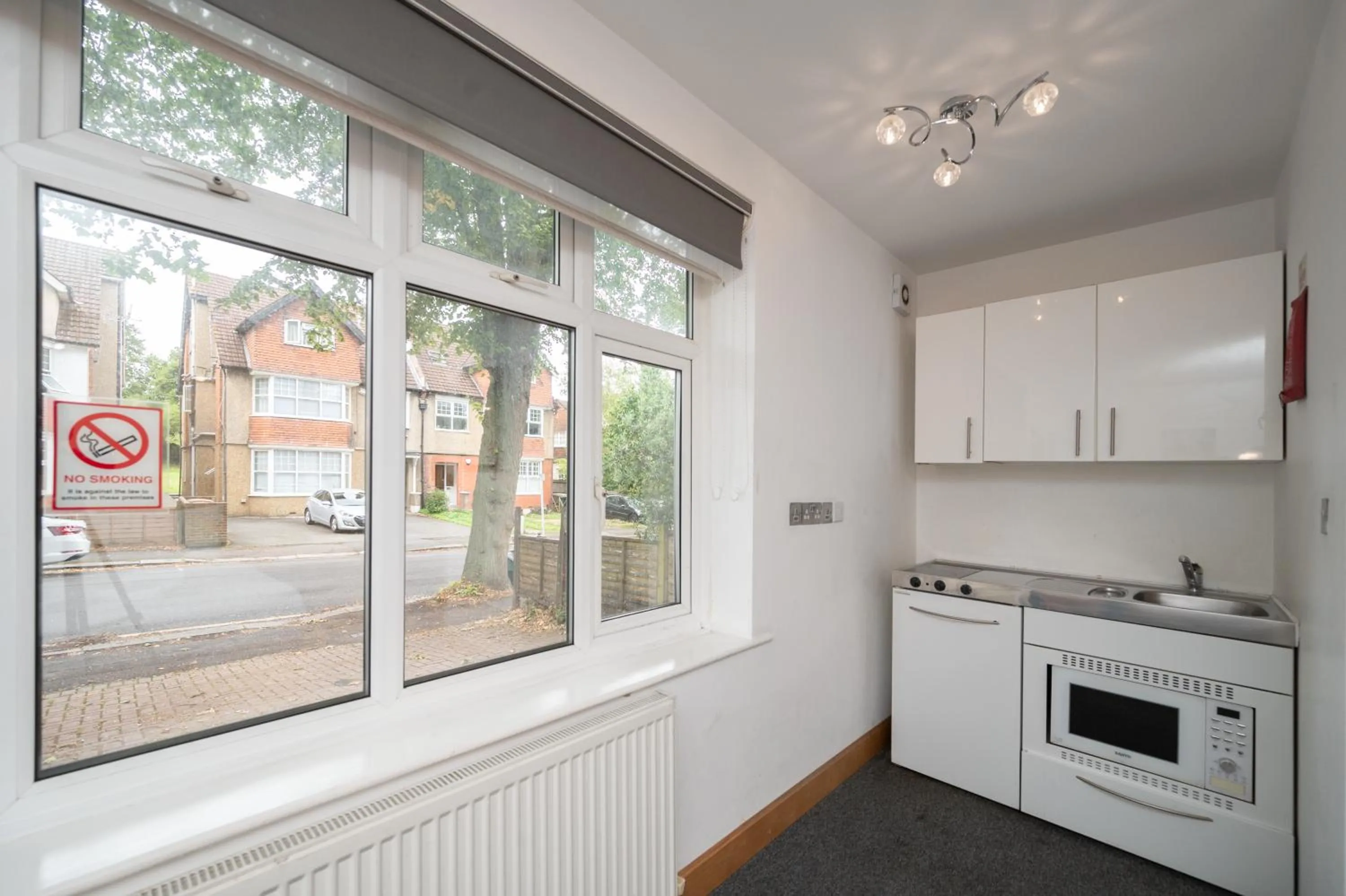 Kitchen or kitchenette in Flexistay Aparthotel Sutton