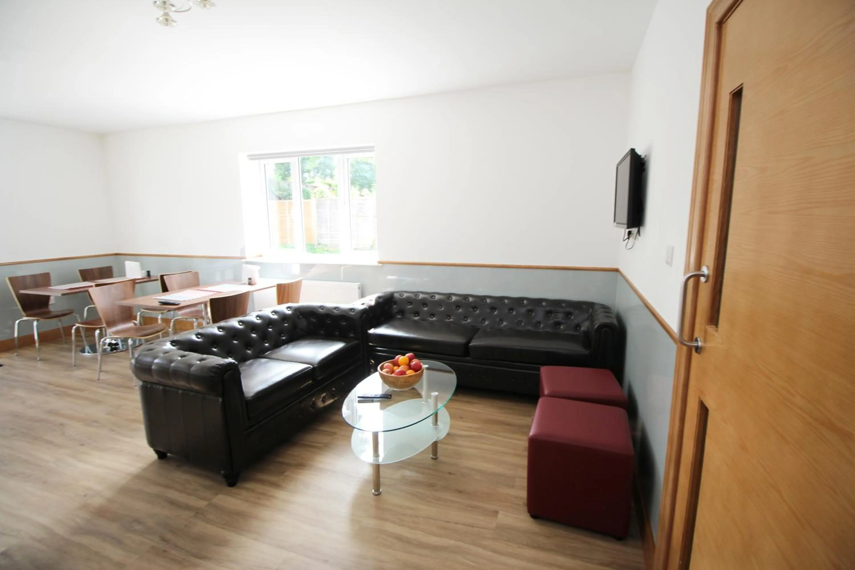 Seating area in Flexistay Aparthotel Sutton
