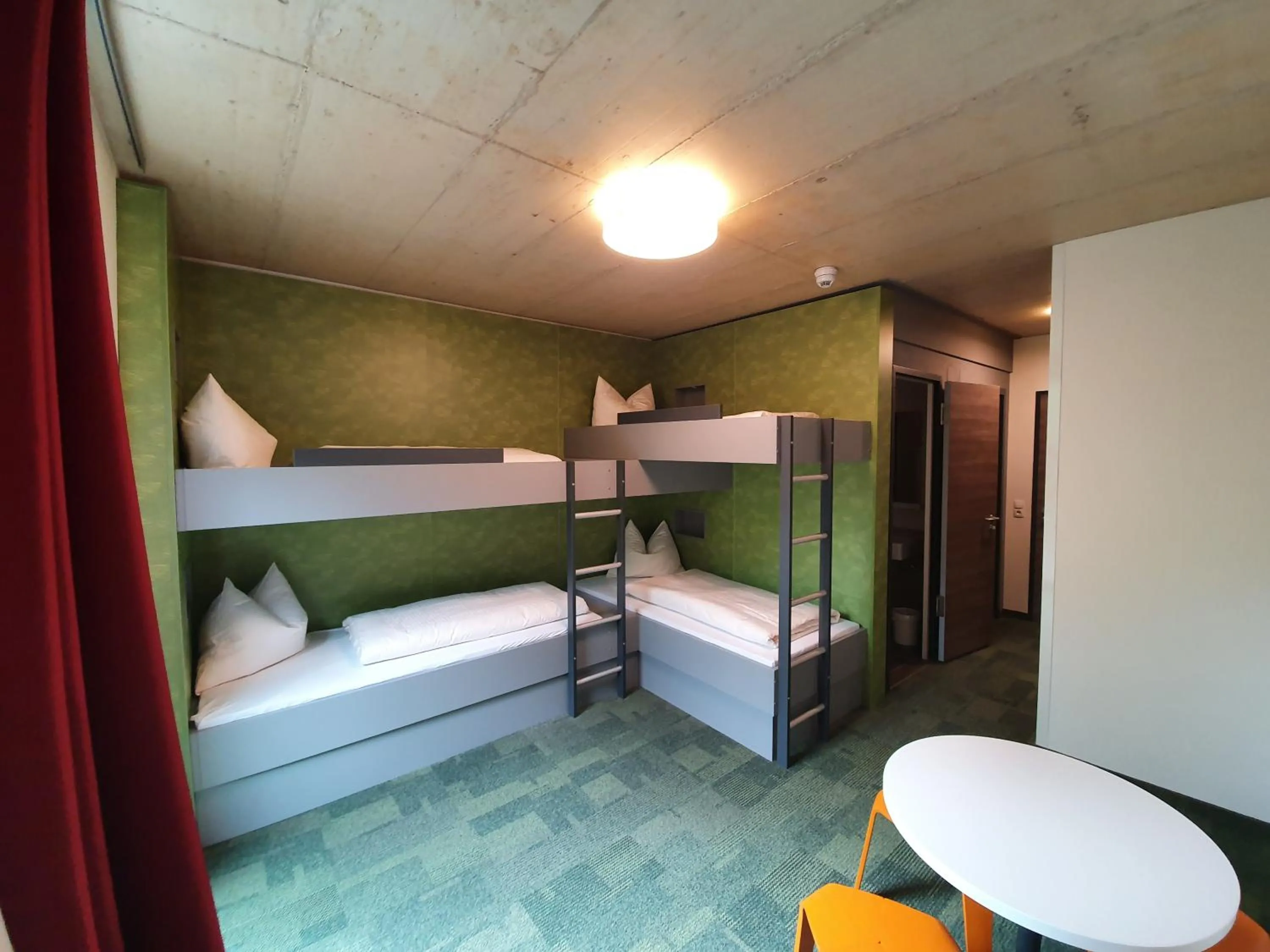 bunk bed, Bed in Jugendherberge Gemünd Vogelsang