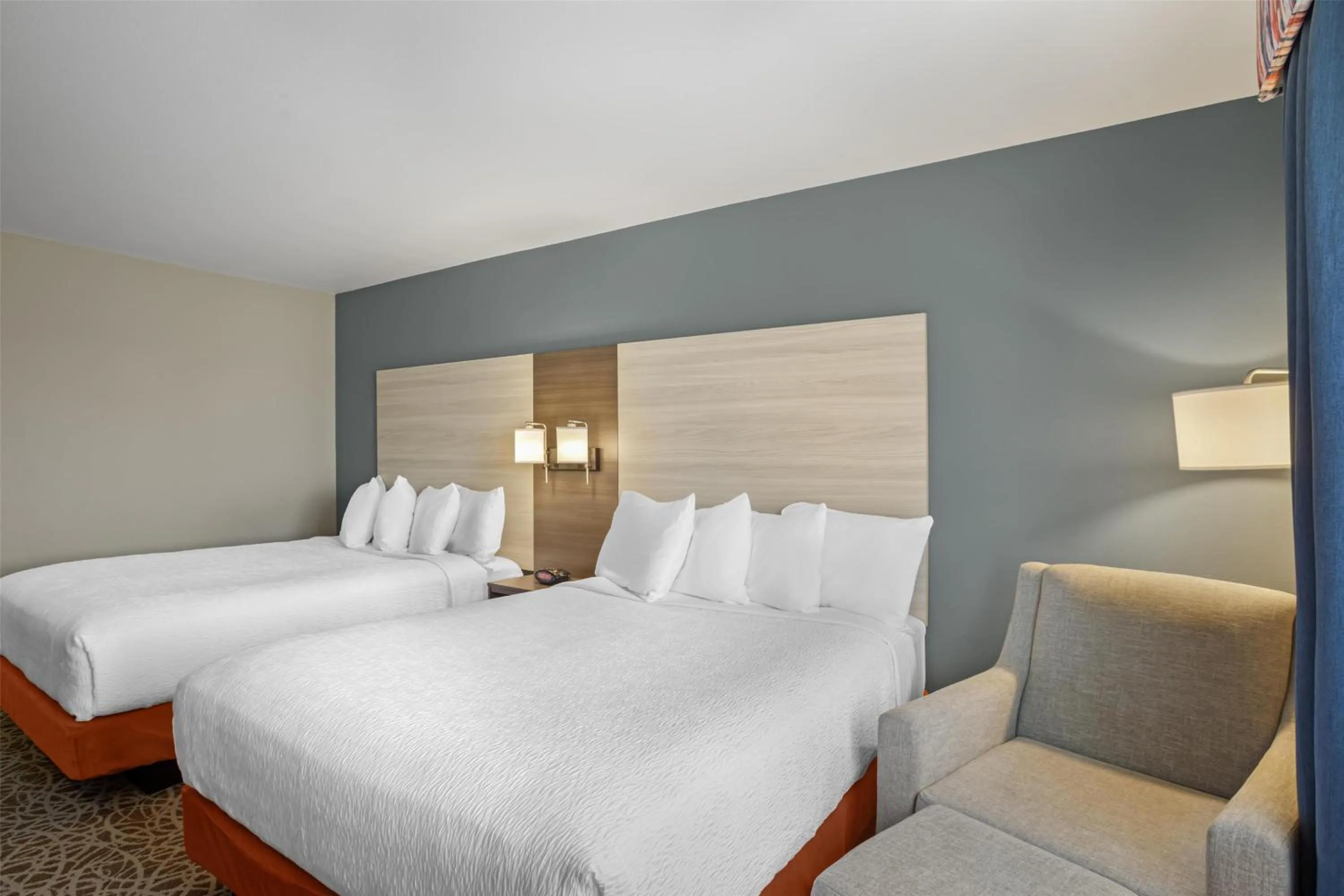 Bedroom, Bed in Best Western Porterville Inn