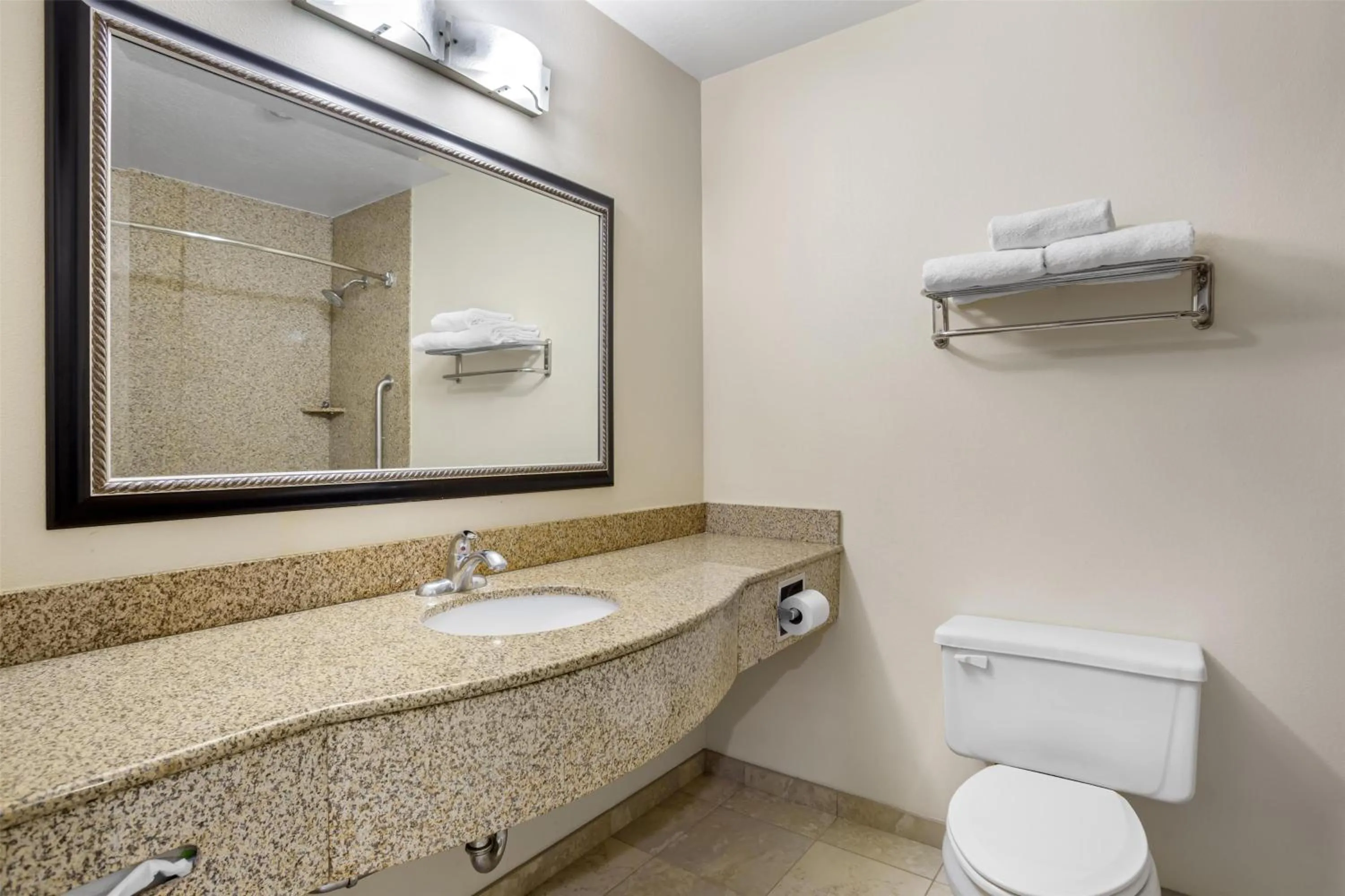 Bathroom in Best Western Porterville Inn