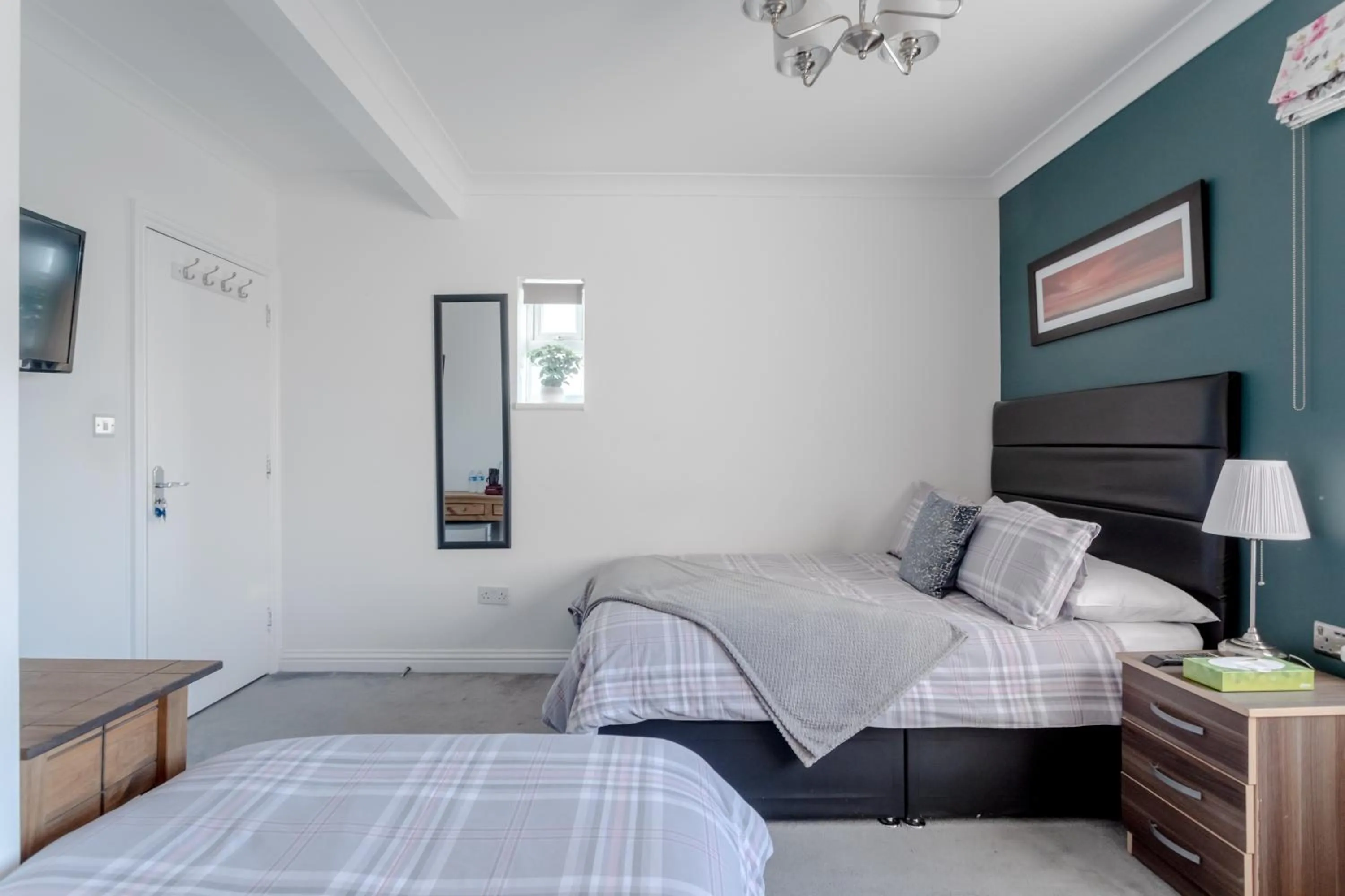 Photo of the whole room, Bed in Apple House Wembley