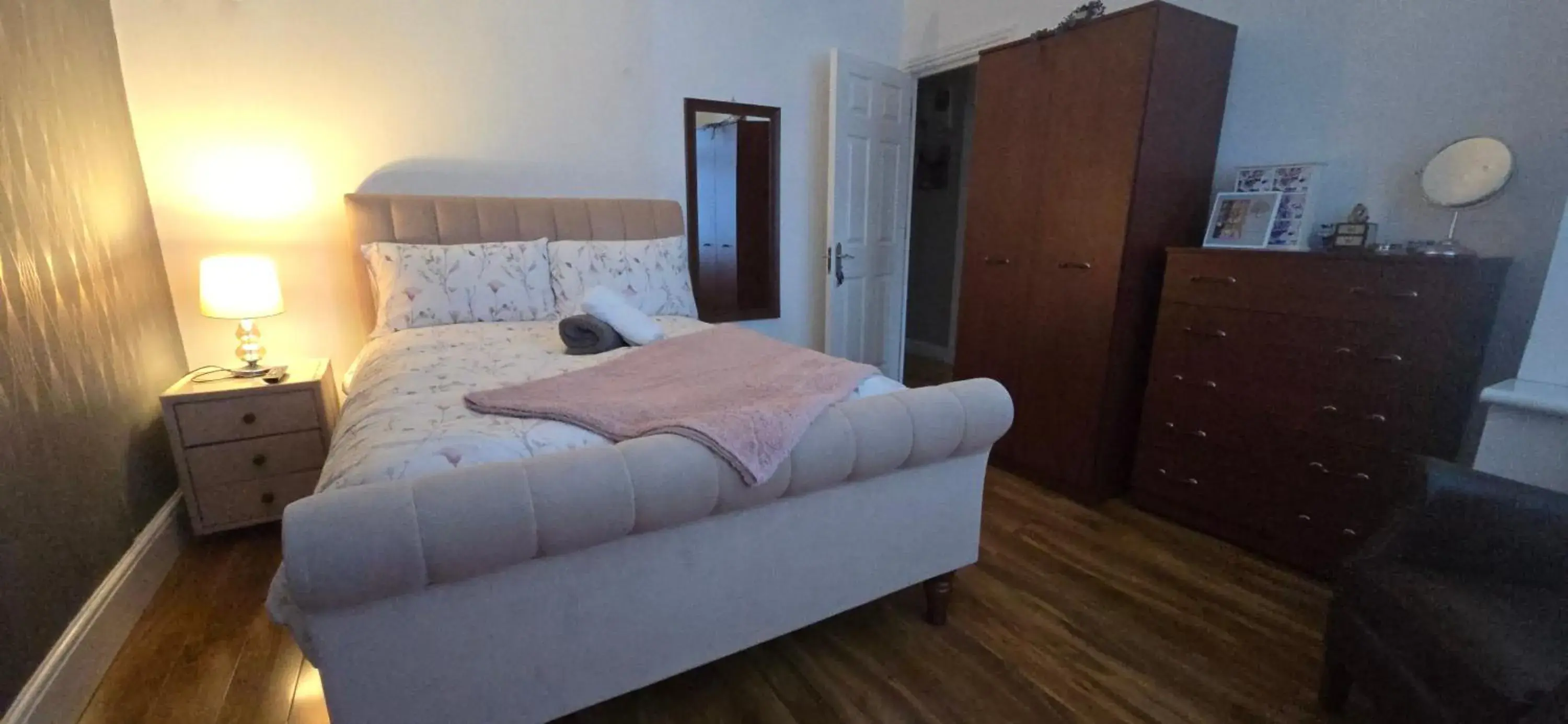 Bed in Apple House Wembley Bed in Apple House Wembley