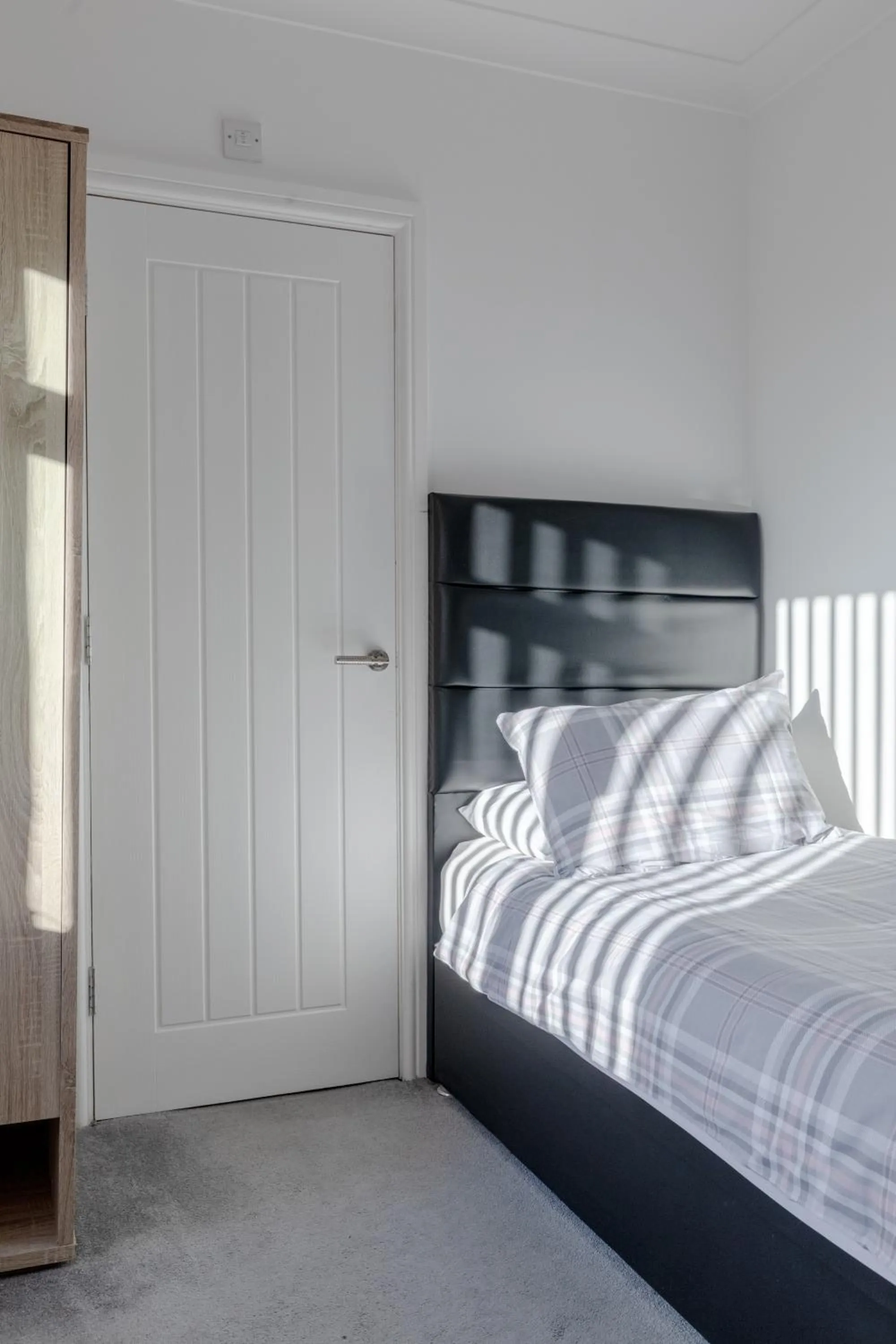 Bedroom, Bed in Apple House Wembley