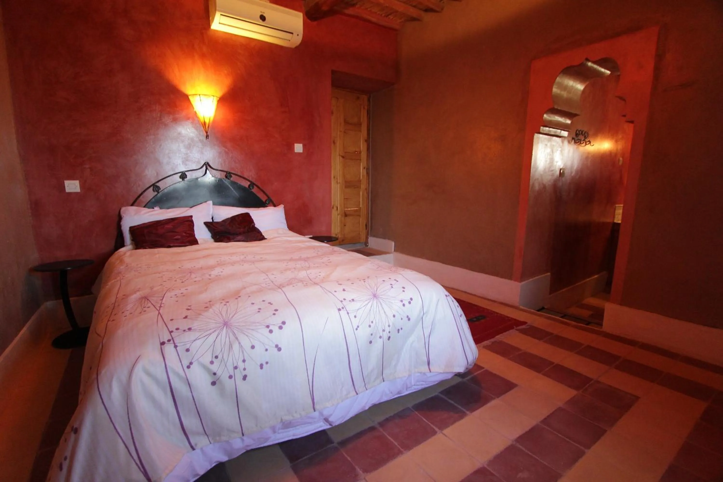 Photo of the whole room, Bed in kasbah 123 soleil