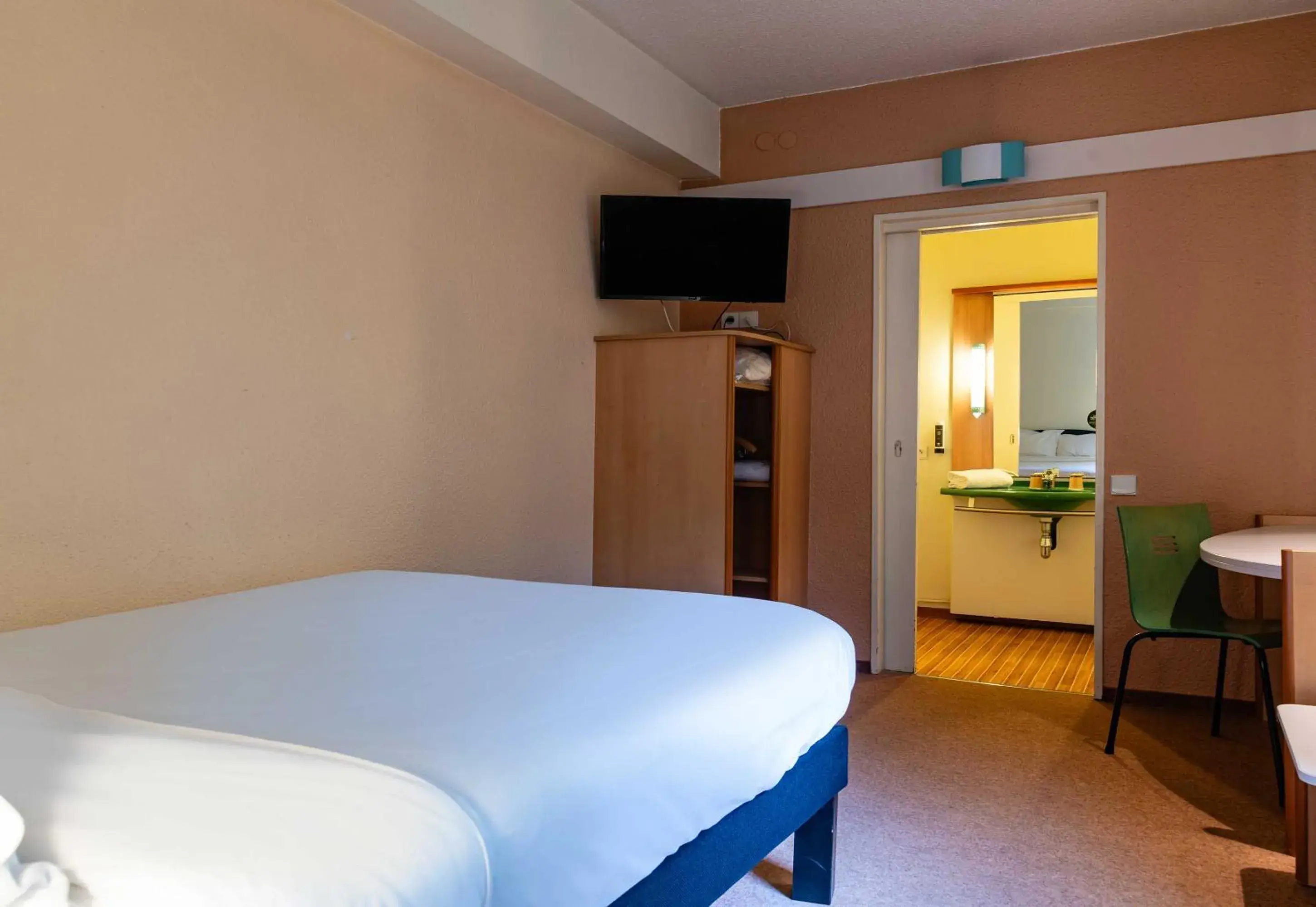 Bedroom, Bed in B&B HOTEL Grenoble Université 2 Bedroom, Bed in B&B HOTEL Grenoble Université 2