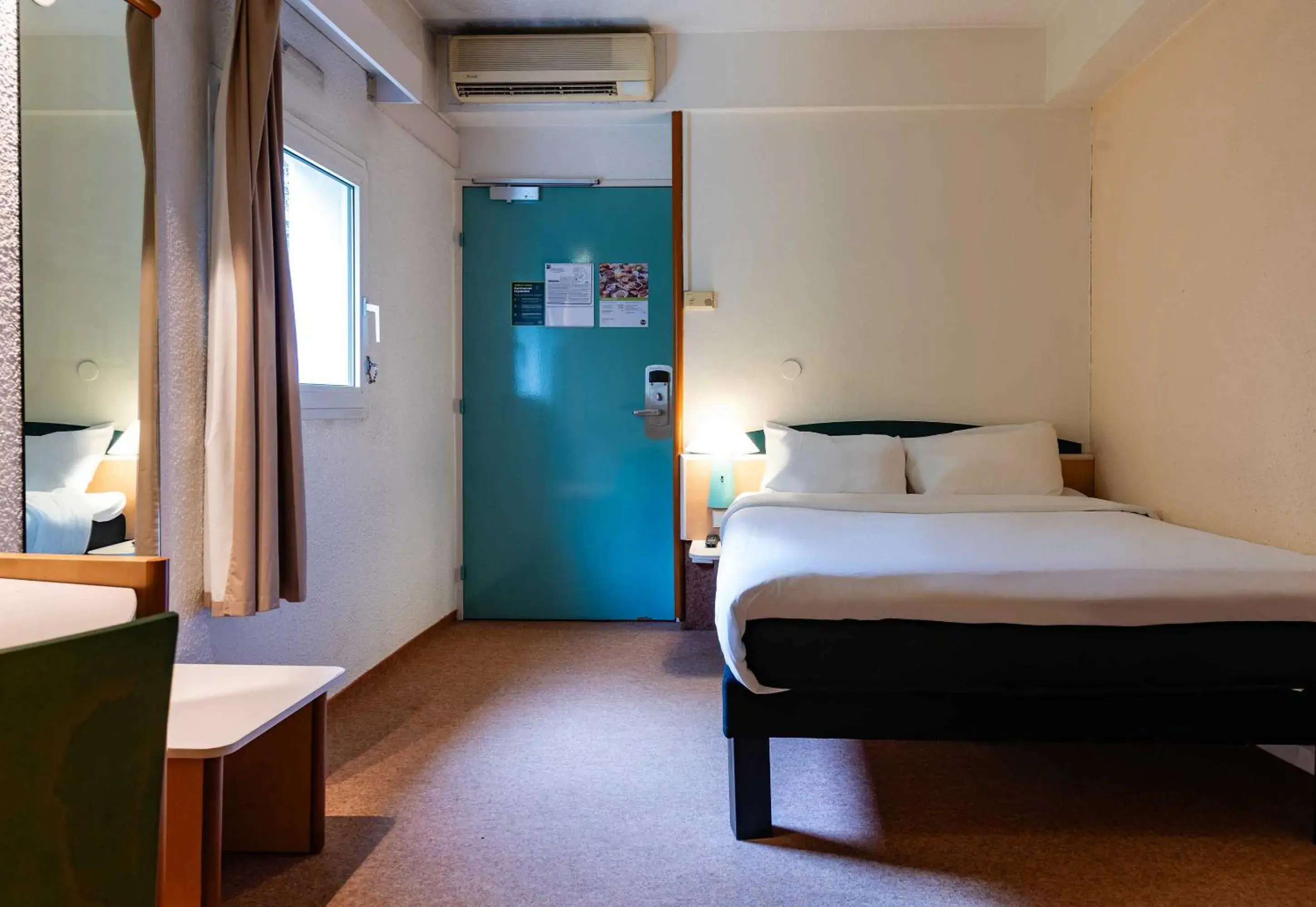 Bedroom, Bed in B&B HOTEL Grenoble Université 2 Bedroom, Bed in B&B HOTEL Grenoble Université 2