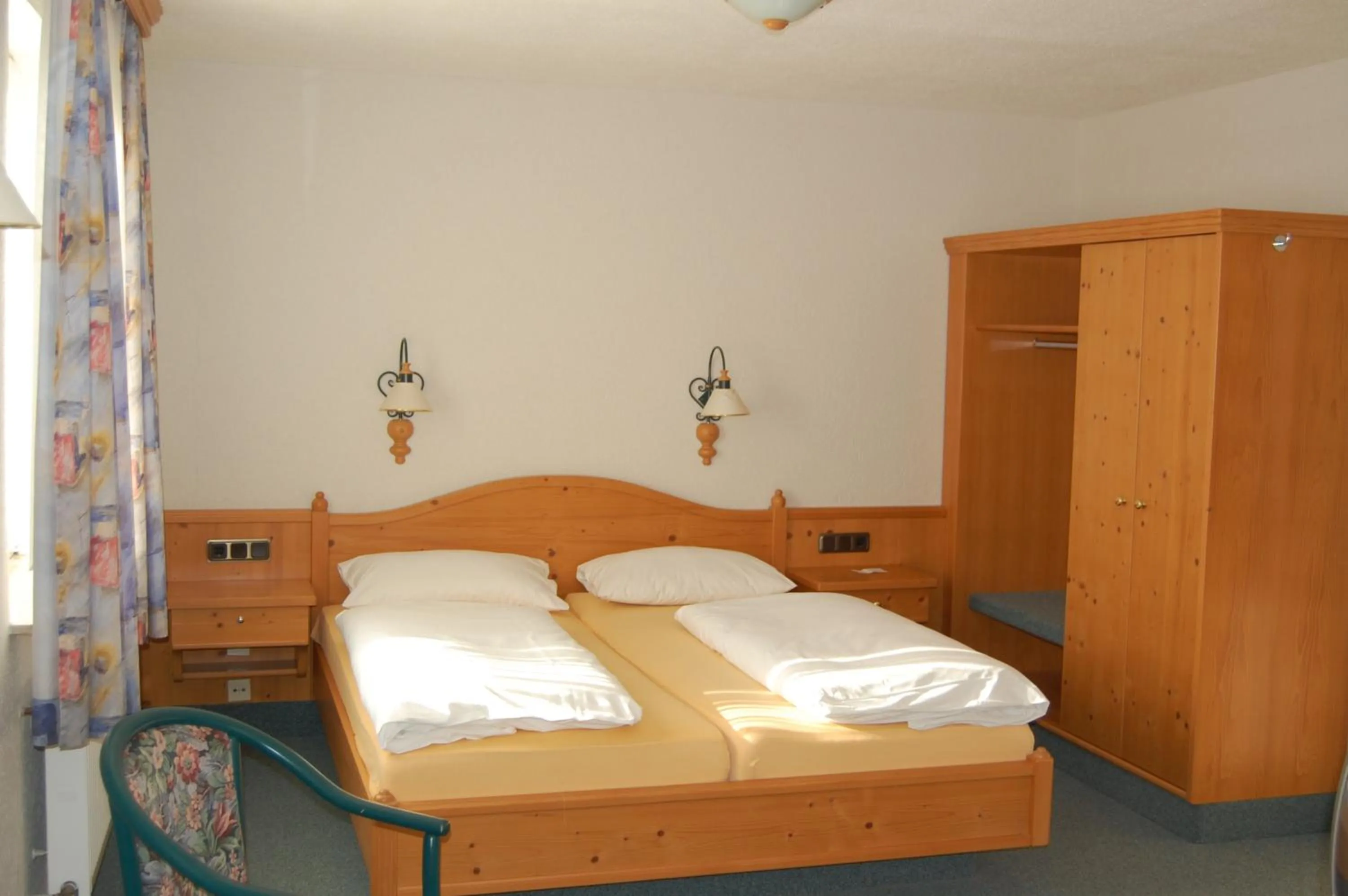 Bed in Hotel Grüner Baum