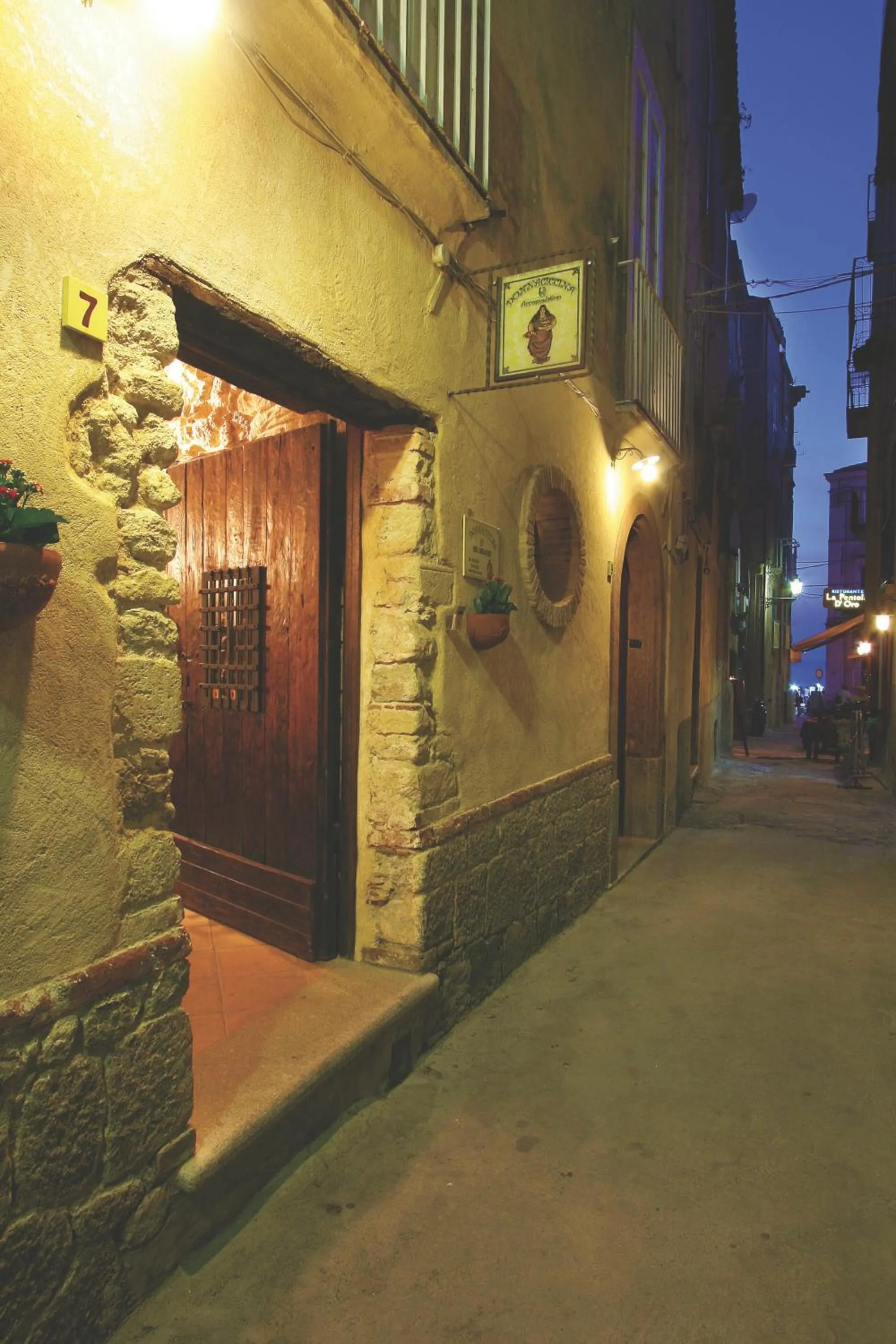Facade/entrance in Donnaciccina Accomodation