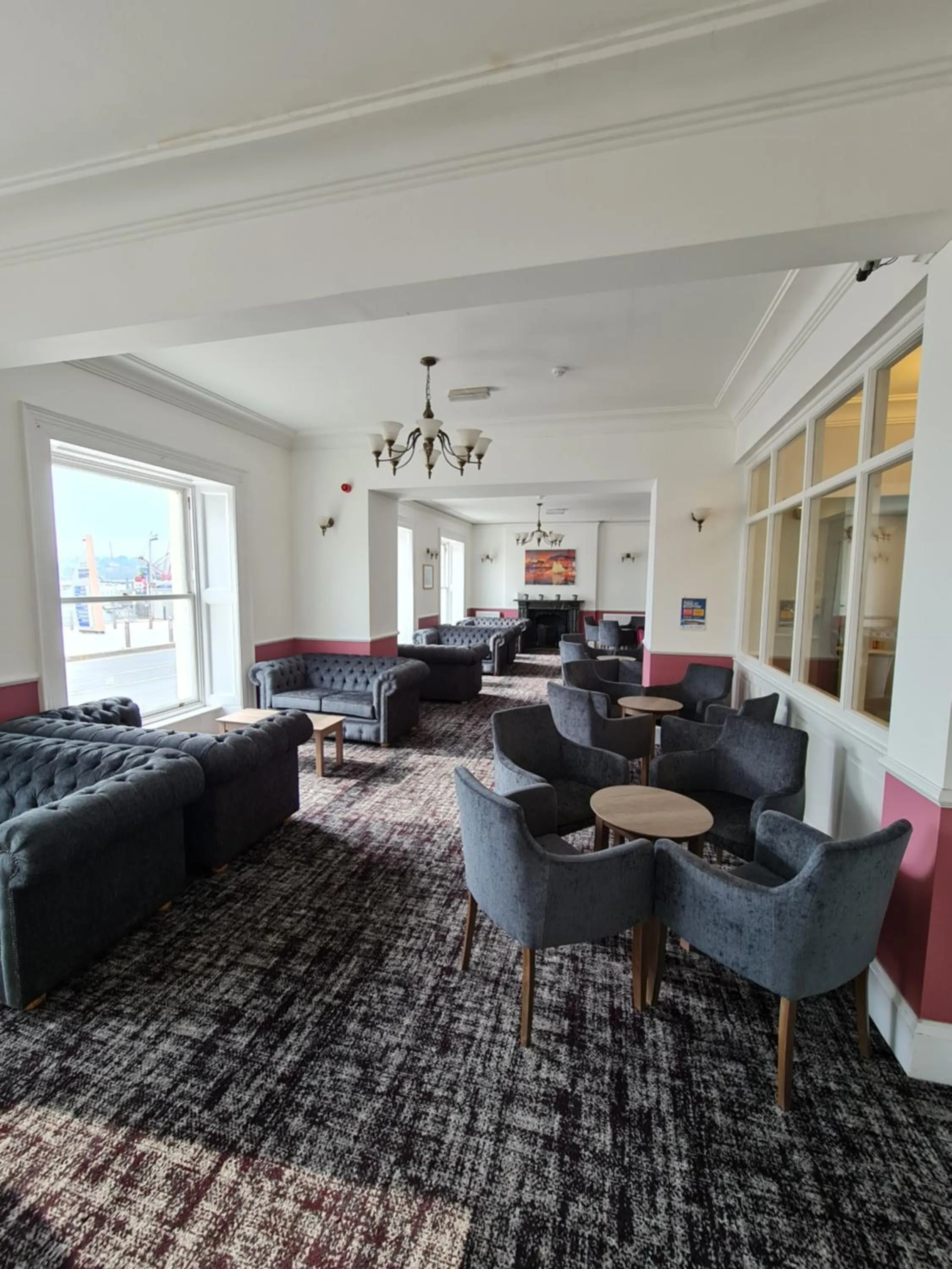 Seating area in Regina Hotel