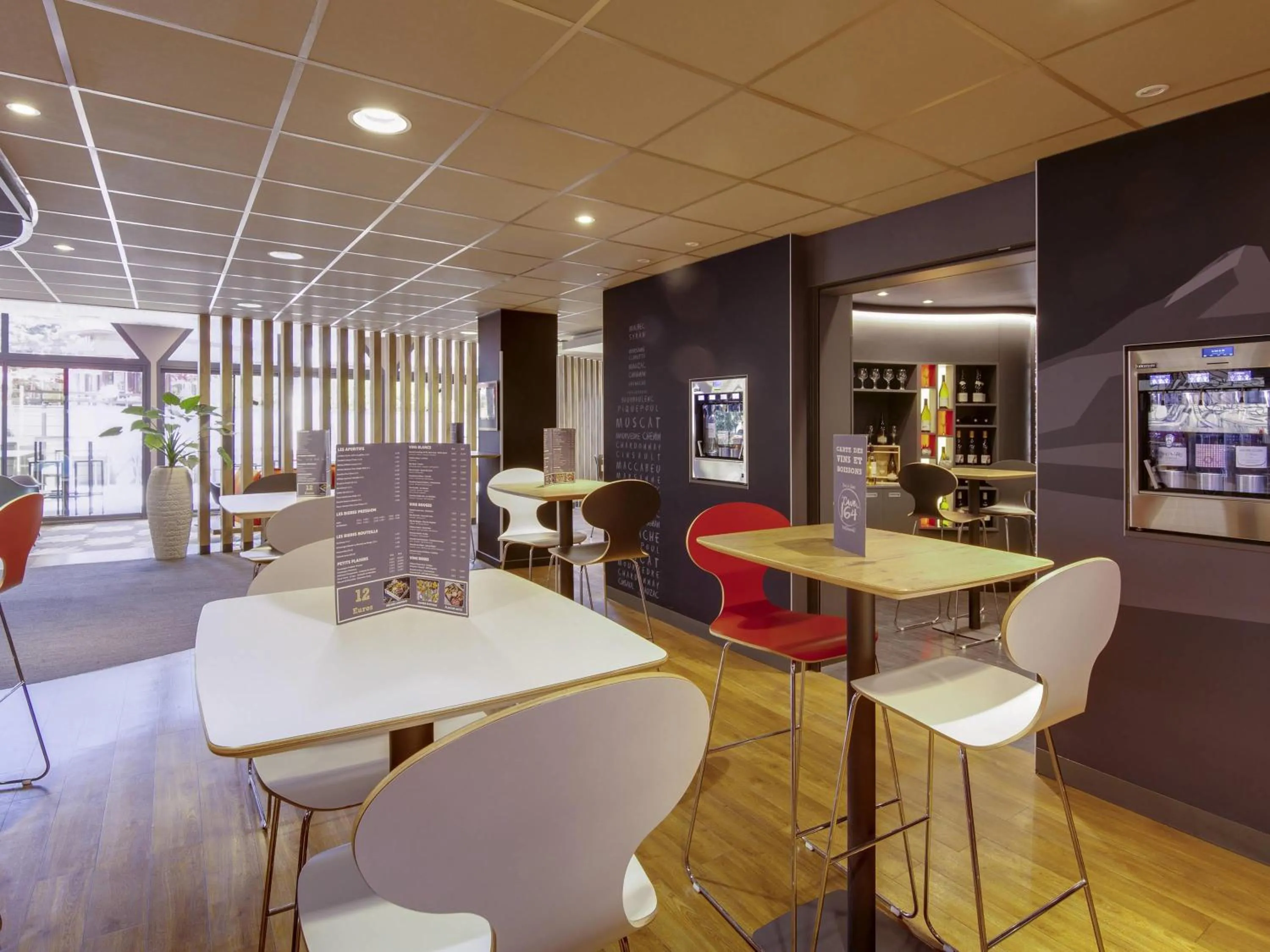 Lounge or bar in ibis Montpellier Sud