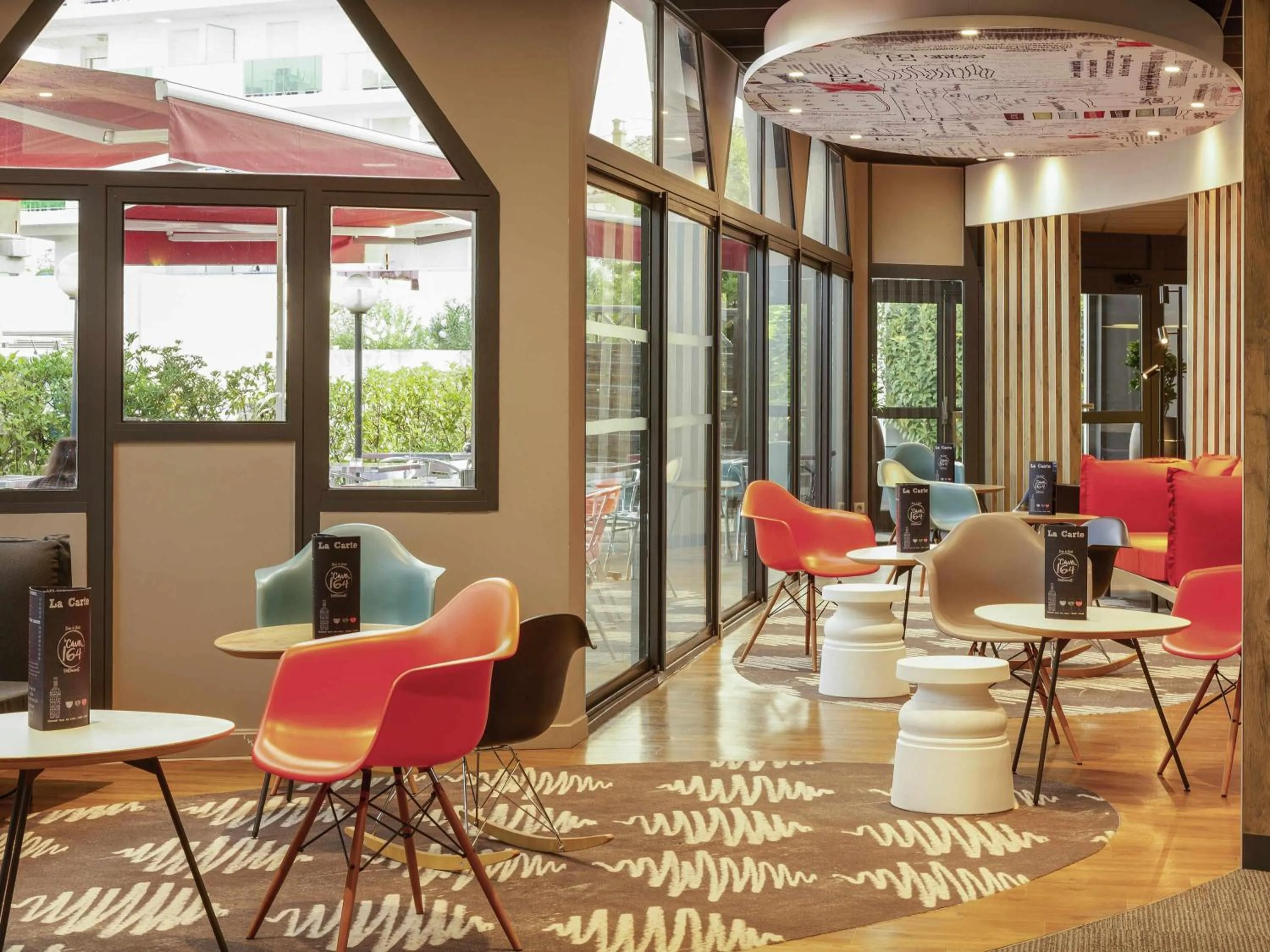 Lounge or bar in ibis Montpellier Sud