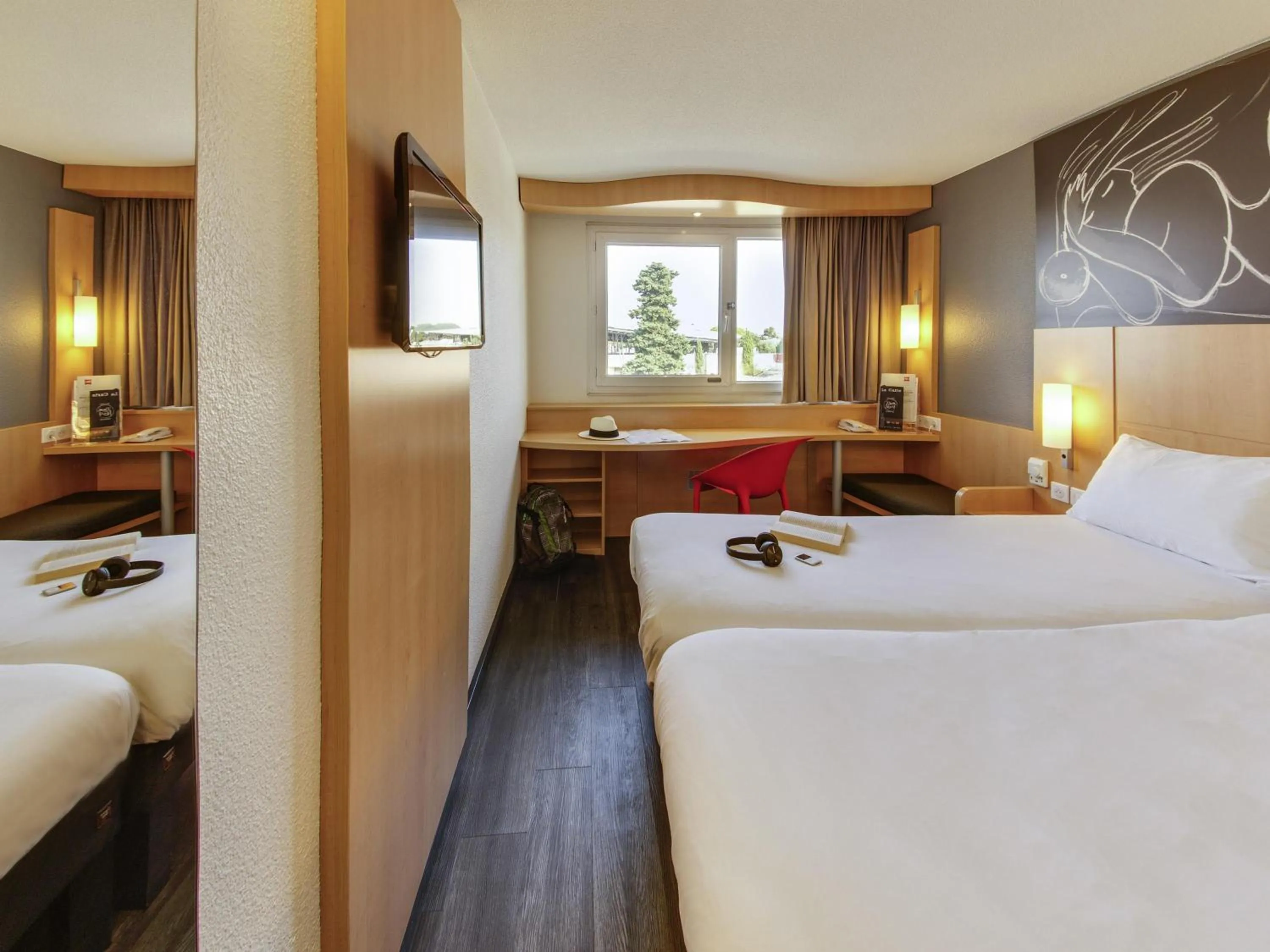 Bedroom, Bed in ibis Montpellier Sud