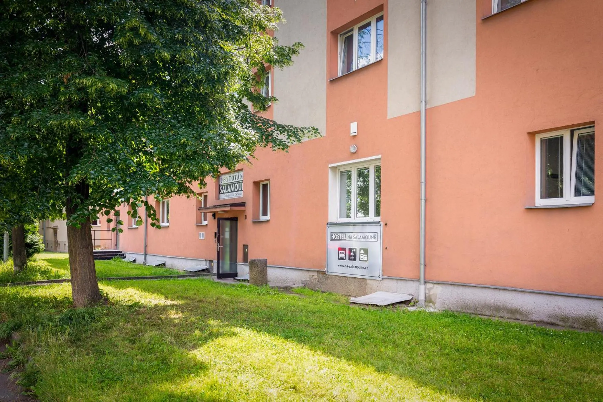 Property building in Hostel na Šalamouně