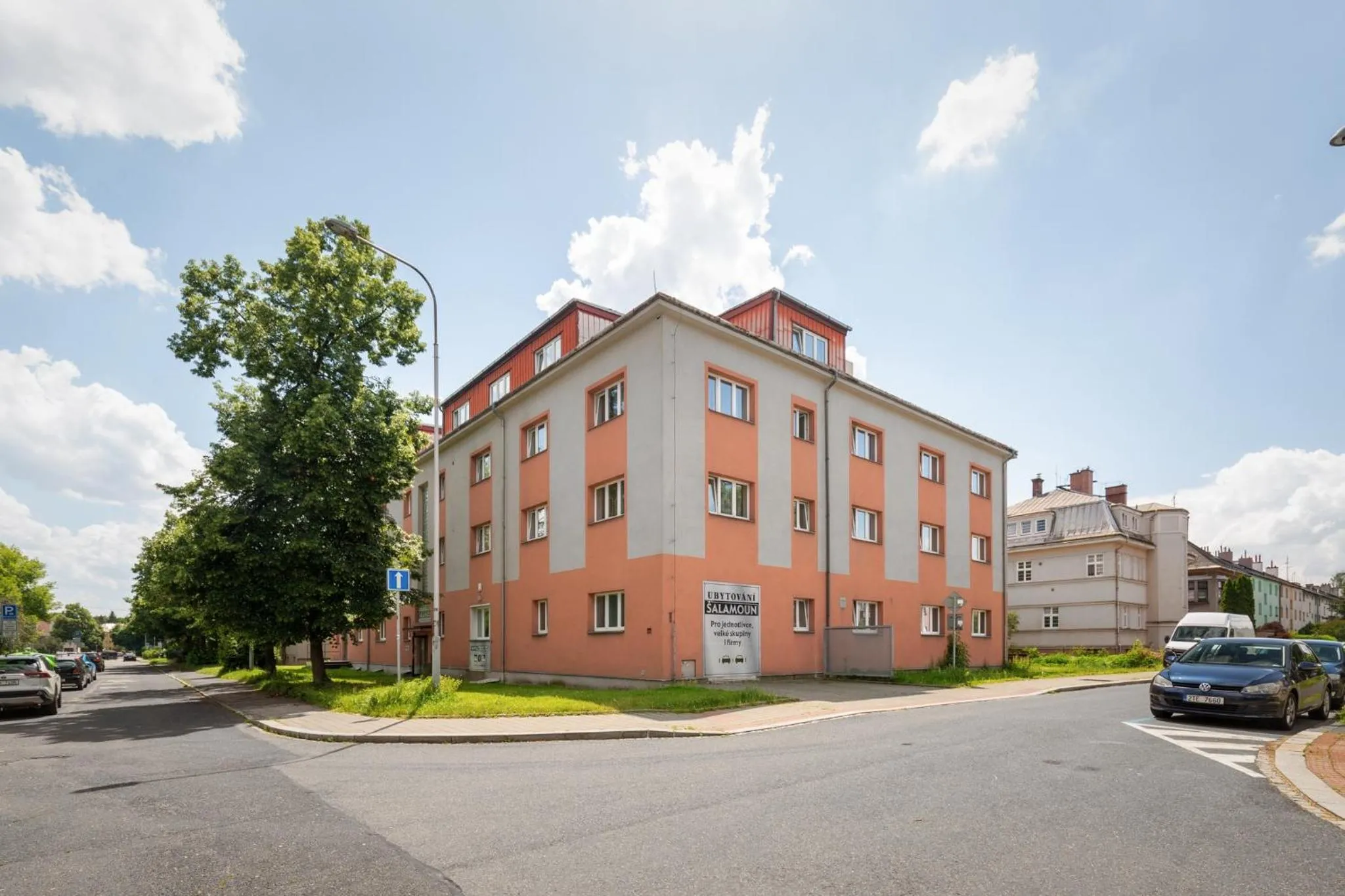 Property building in Hostel na Šalamouně