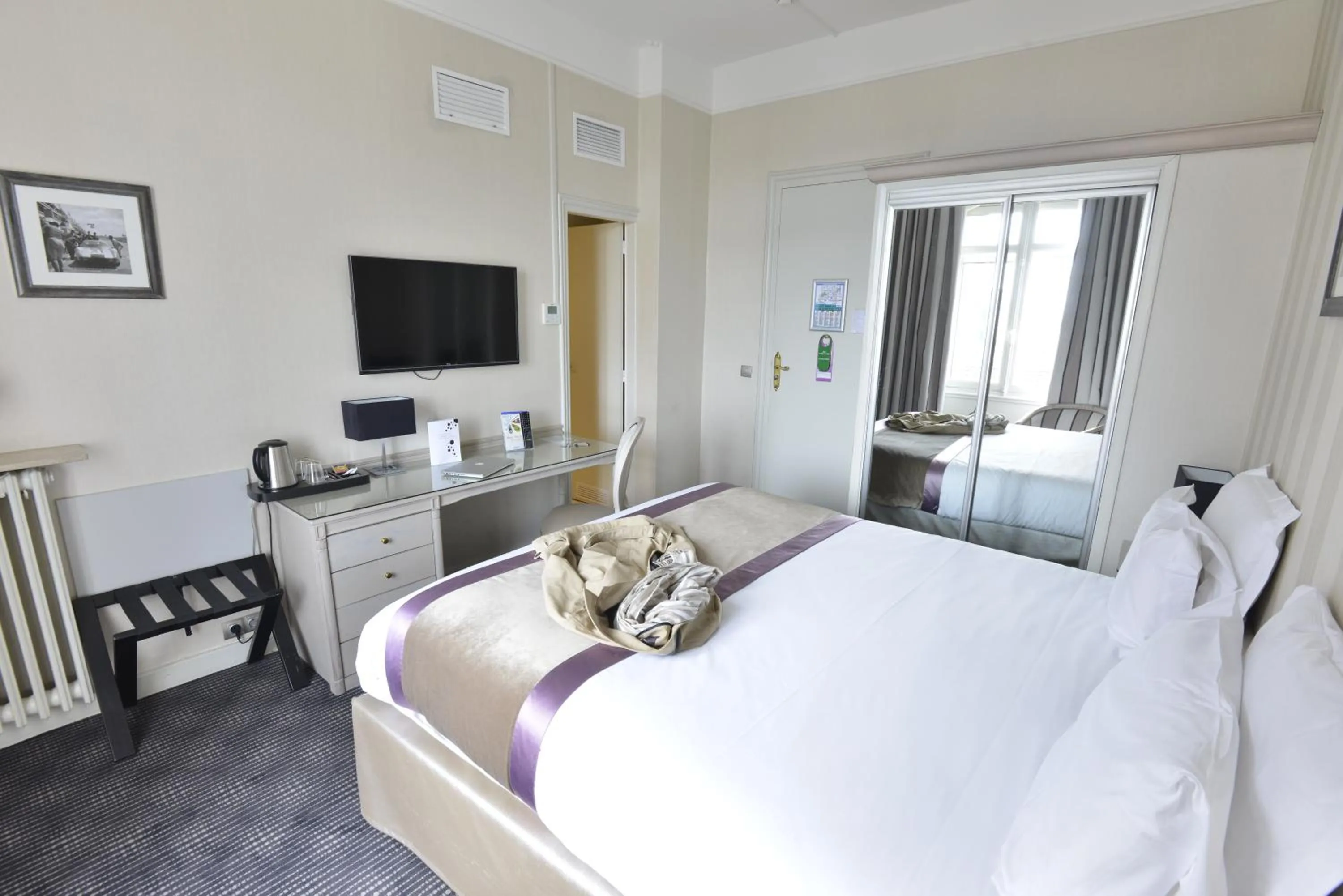 Bed in Hôtel Concordia Le Mans Centre Gare