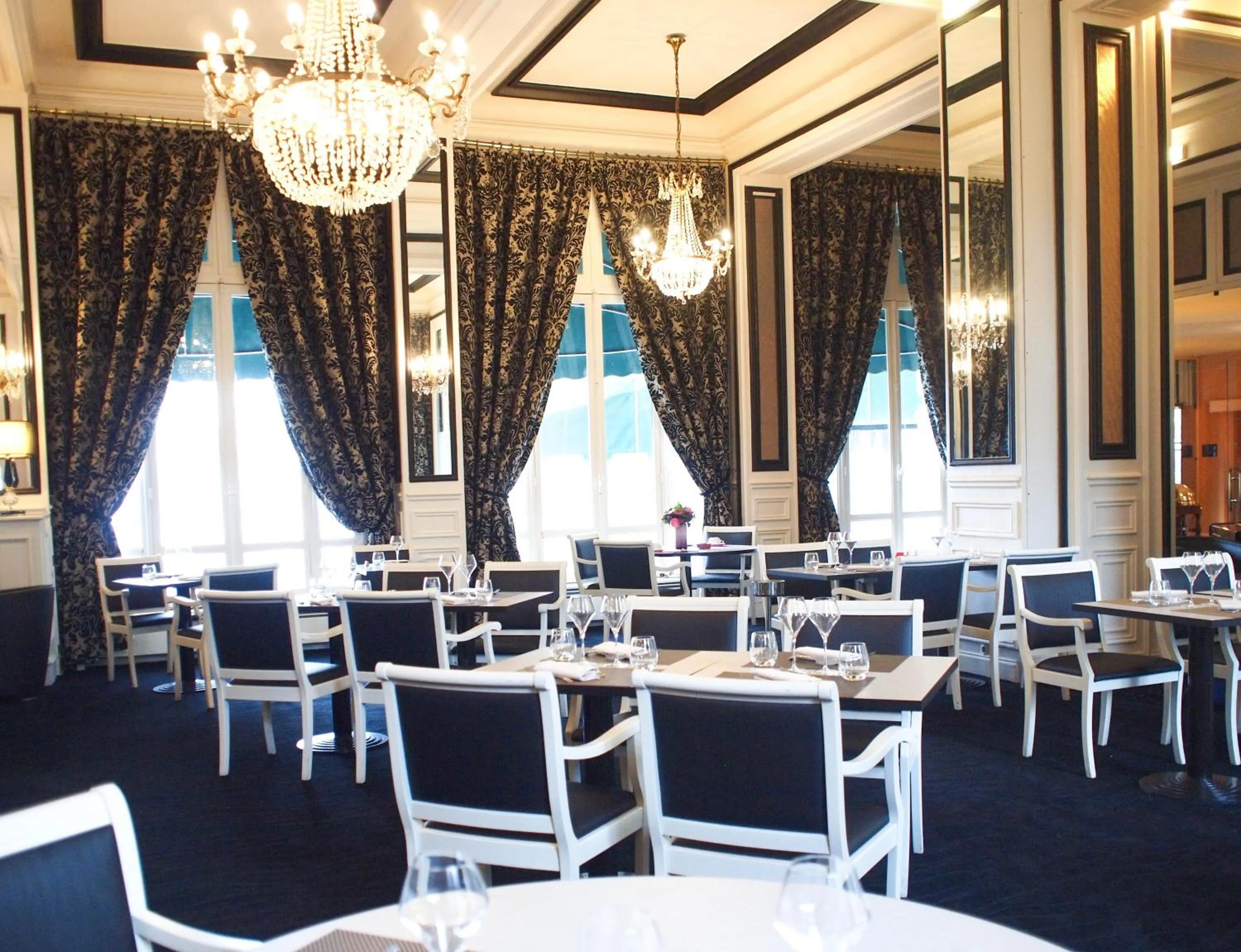 Restaurant/places to eat in Hôtel Concordia Le Mans Centre Gare