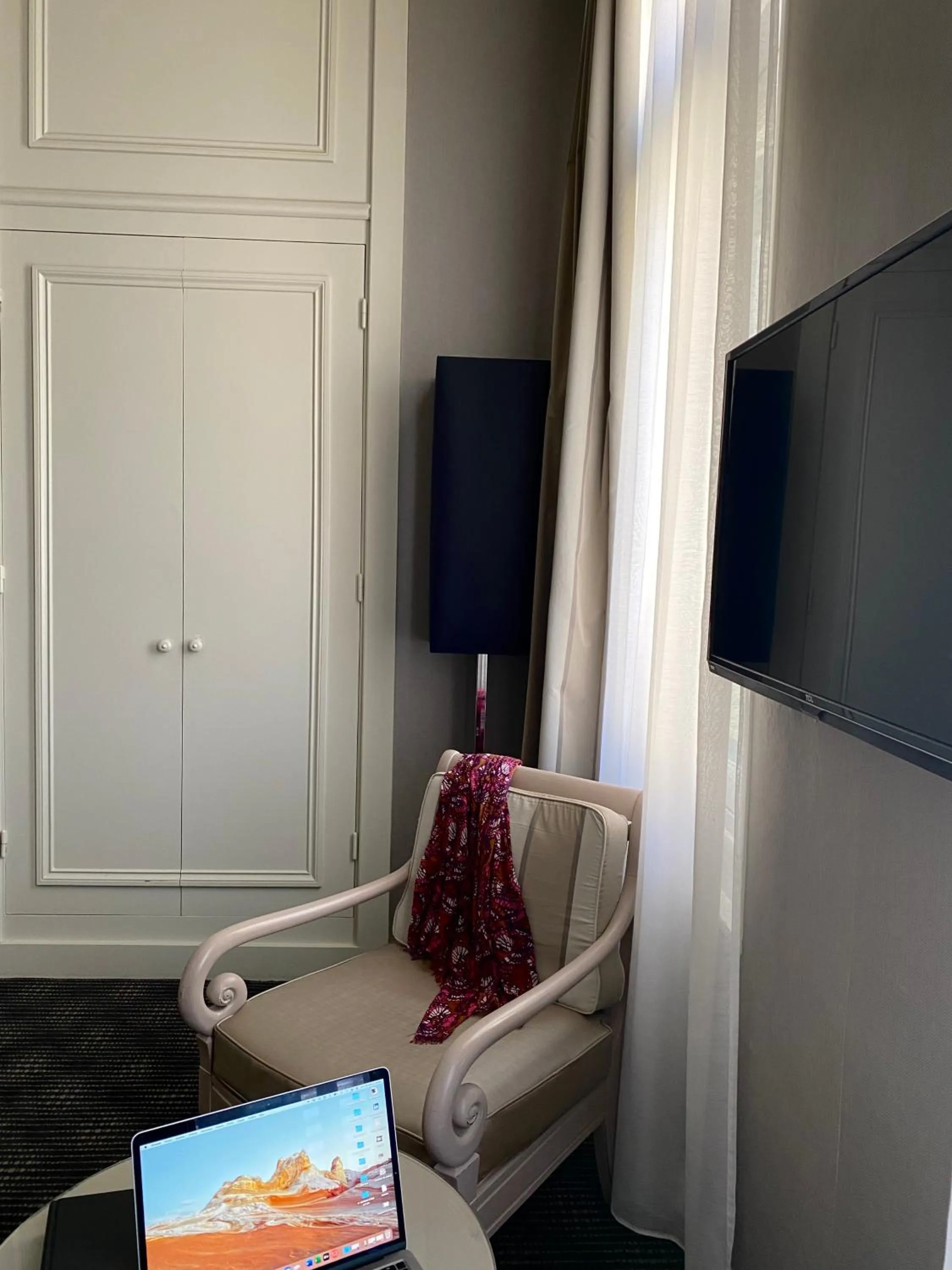 TV and multimedia in Hôtel Concordia Le Mans Centre Gare