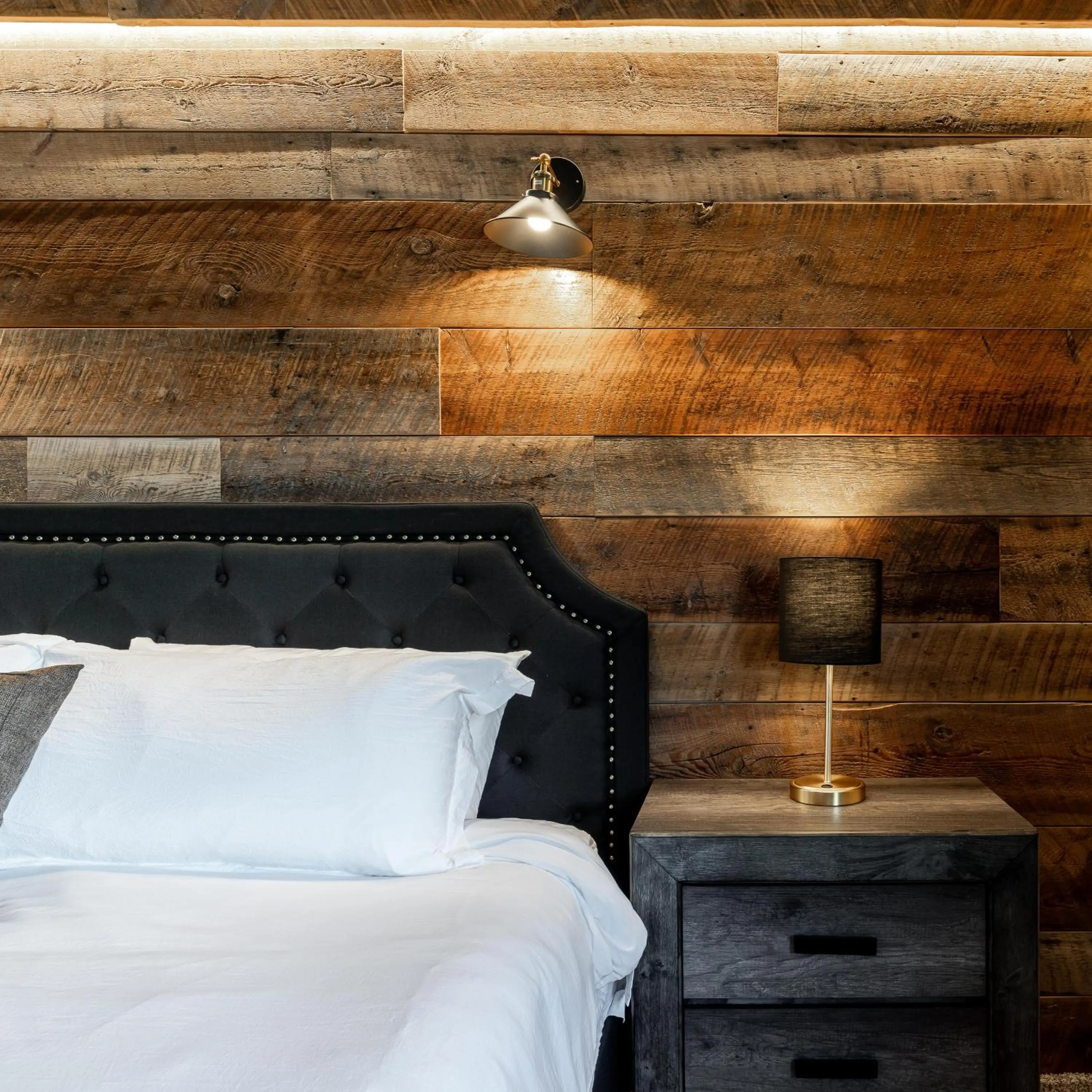 Bed in The Adventure Inn Yellowstone