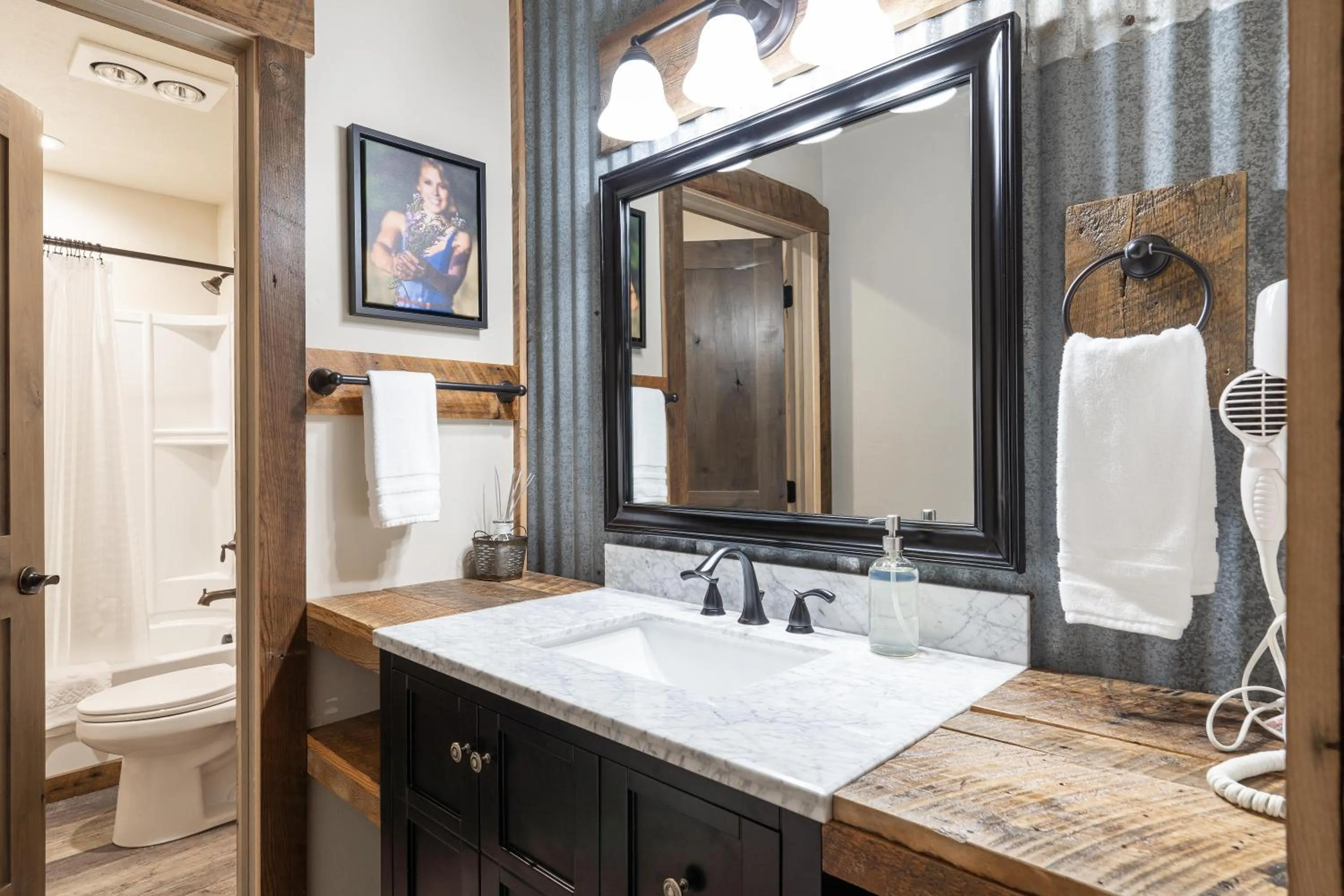 Shower in The Adventure Inn Yellowstone
