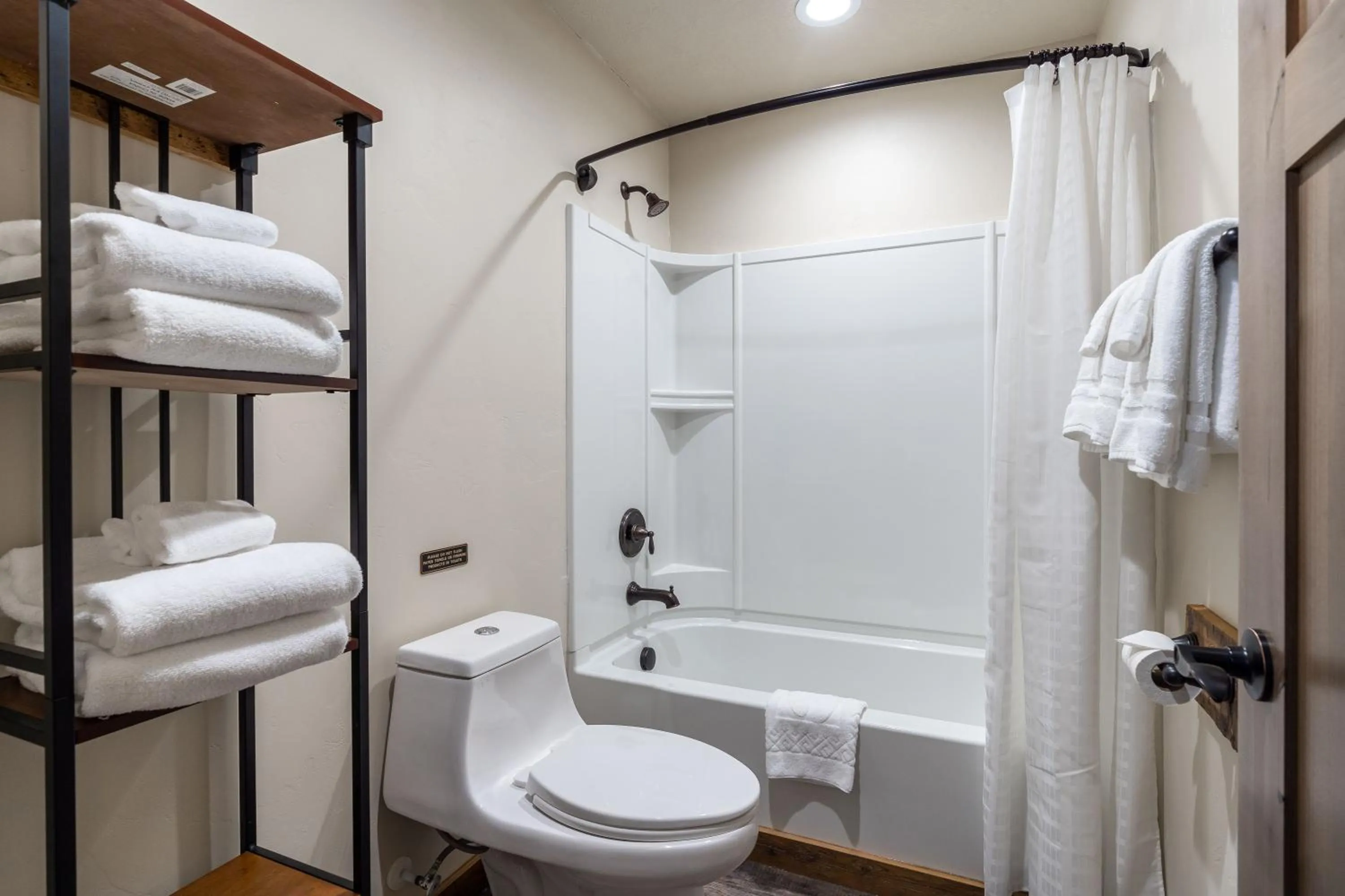 Shower in The Adventure Inn Yellowstone