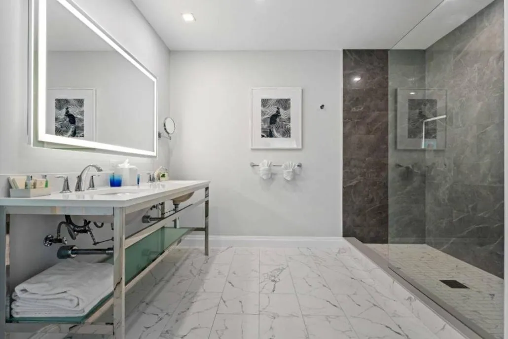 The Pillars Hotel & Club