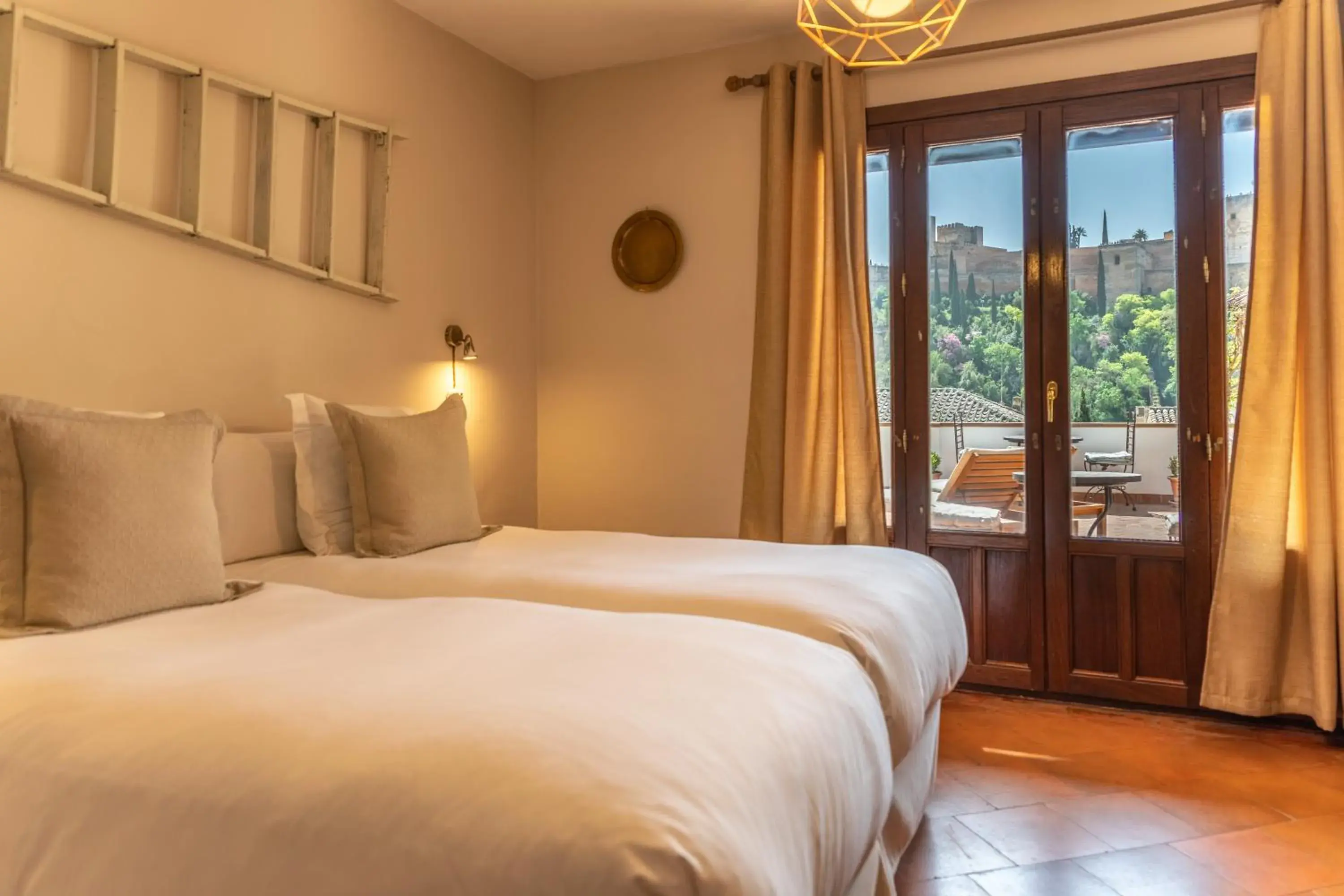 Twin Room with View to the Alhambra in Casa Bombo Twin Room with View to the Alhambra in Casa Bombo
