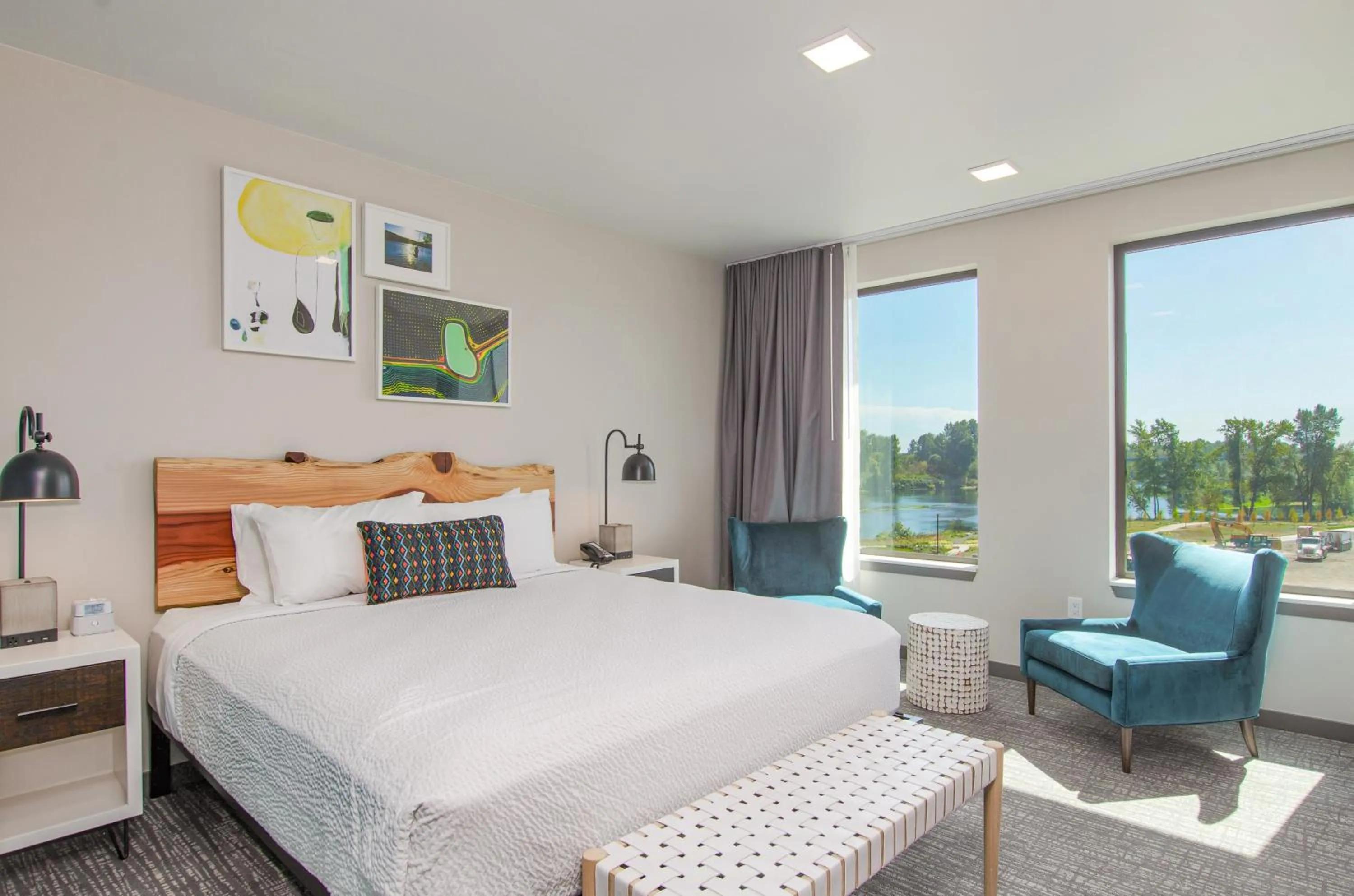 Bed in The Independence Hotel