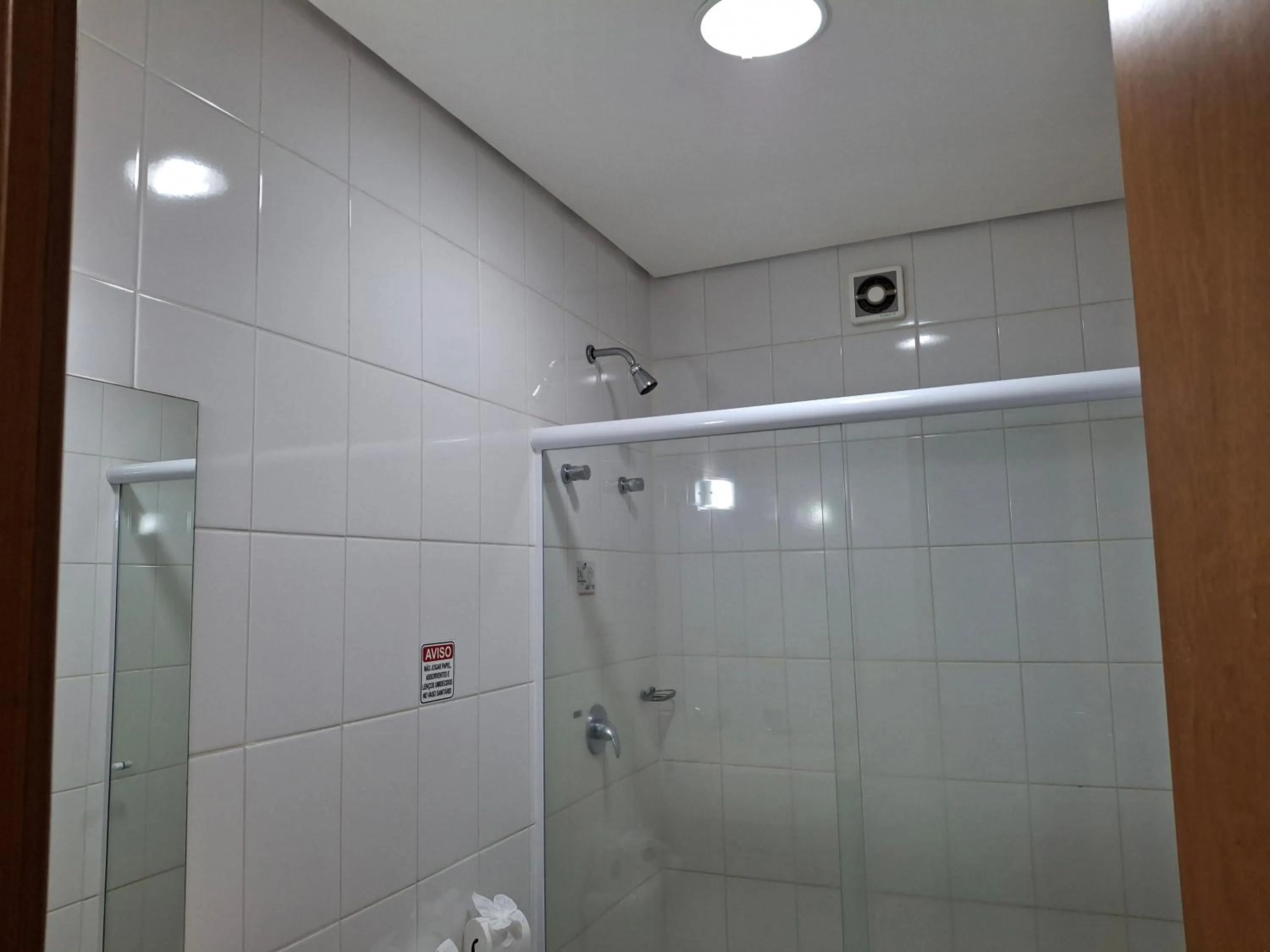 Shower in Ônix Inn Hotel Cravinhos