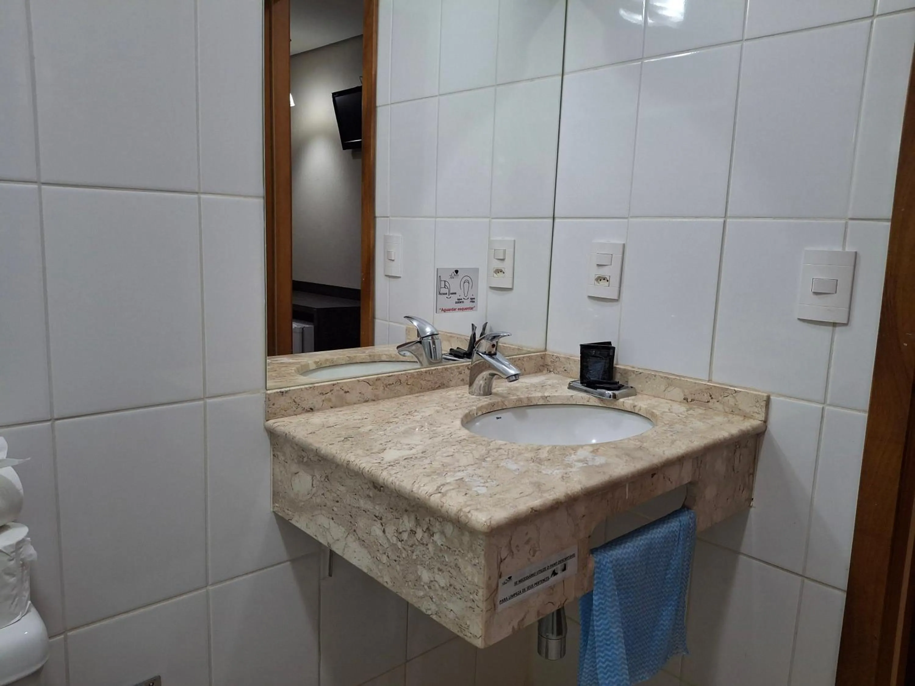 Bathroom in Ônix Inn Hotel Cravinhos