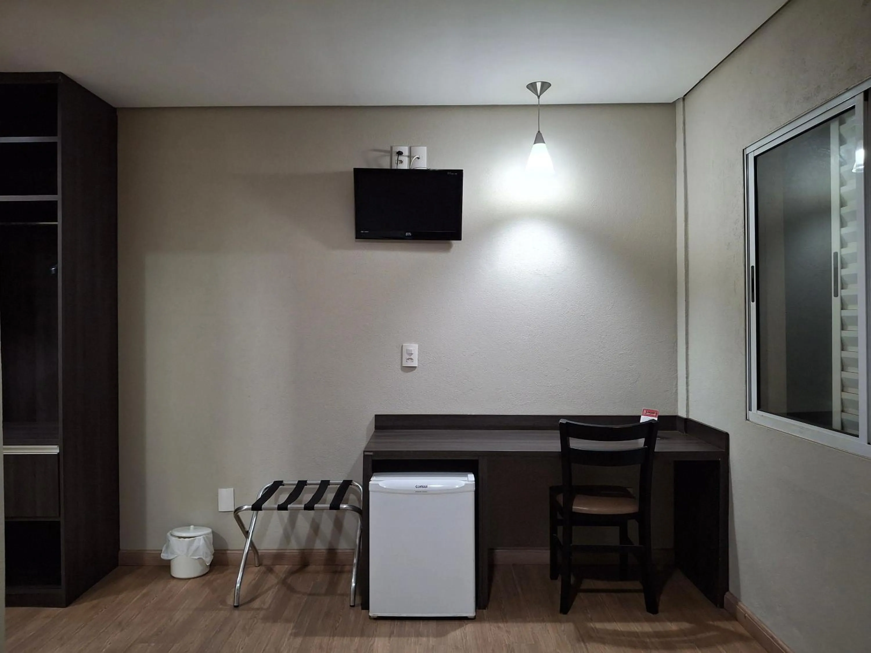 TV and multimedia in Ônix Inn Hotel Cravinhos