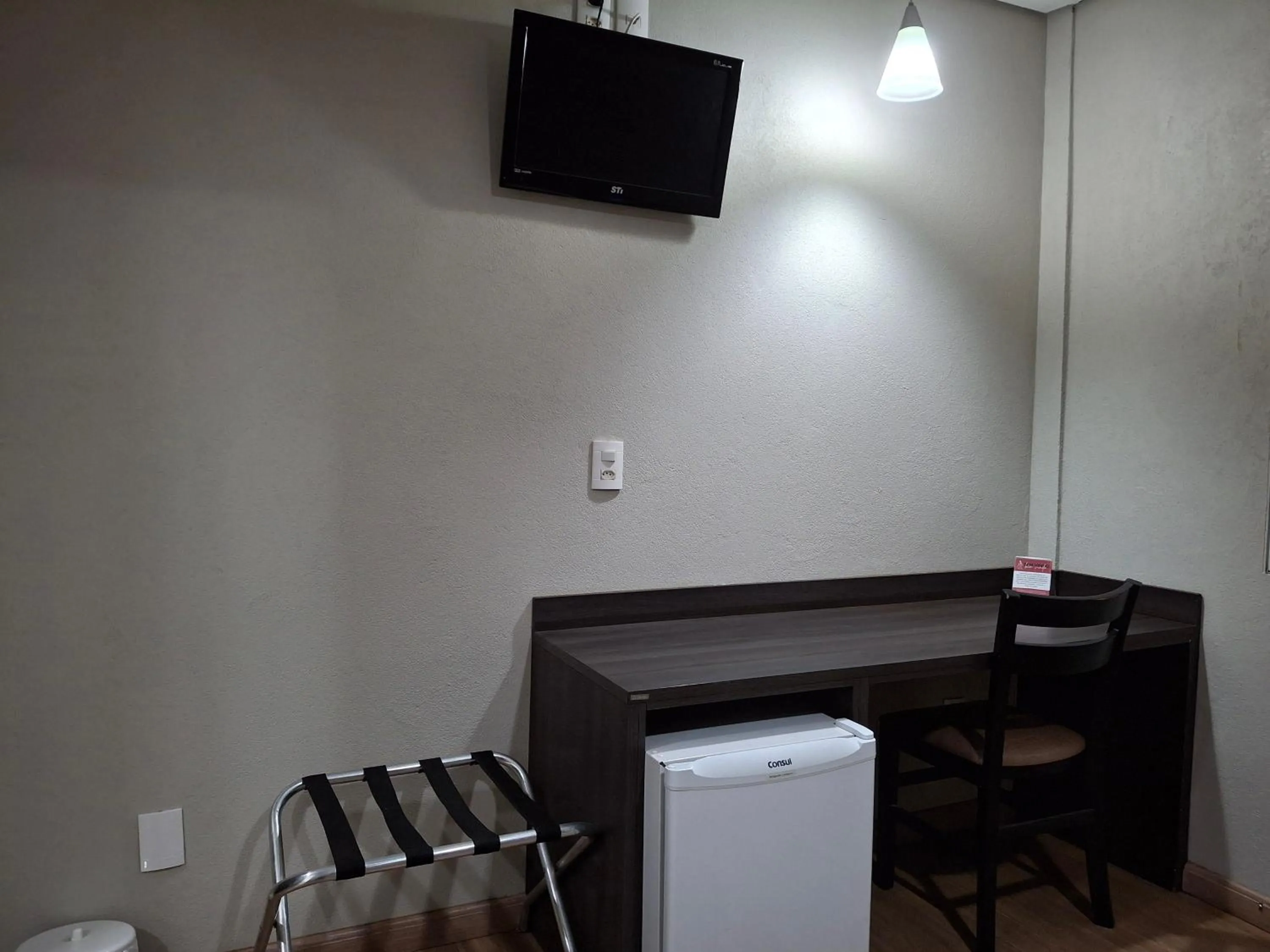 TV and multimedia in Ônix Inn Hotel Cravinhos