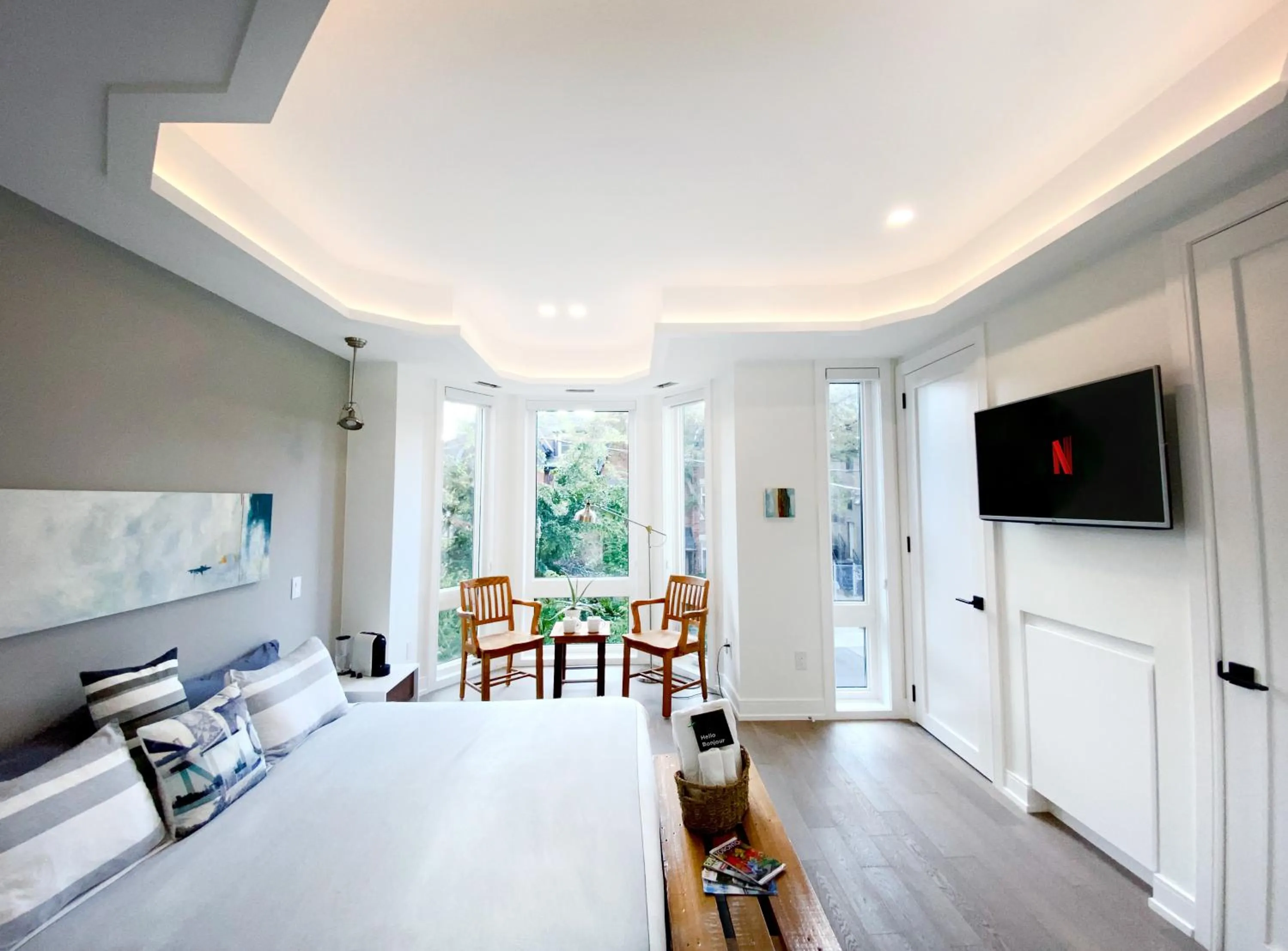 TV and multimedia, Bed in Elegant Downtown Home