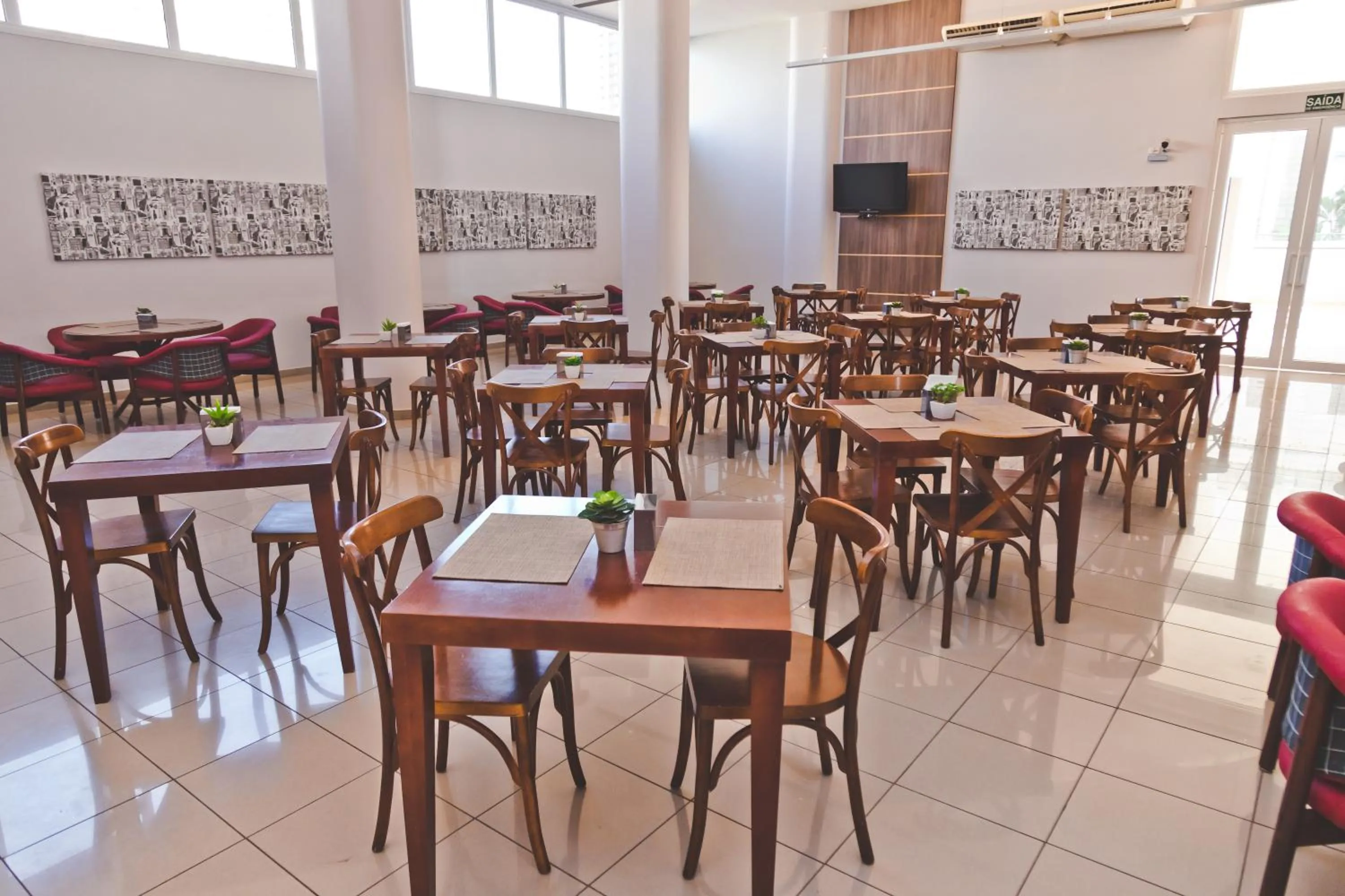 Restaurant/places to eat in Gran Hotel Morada do Sol