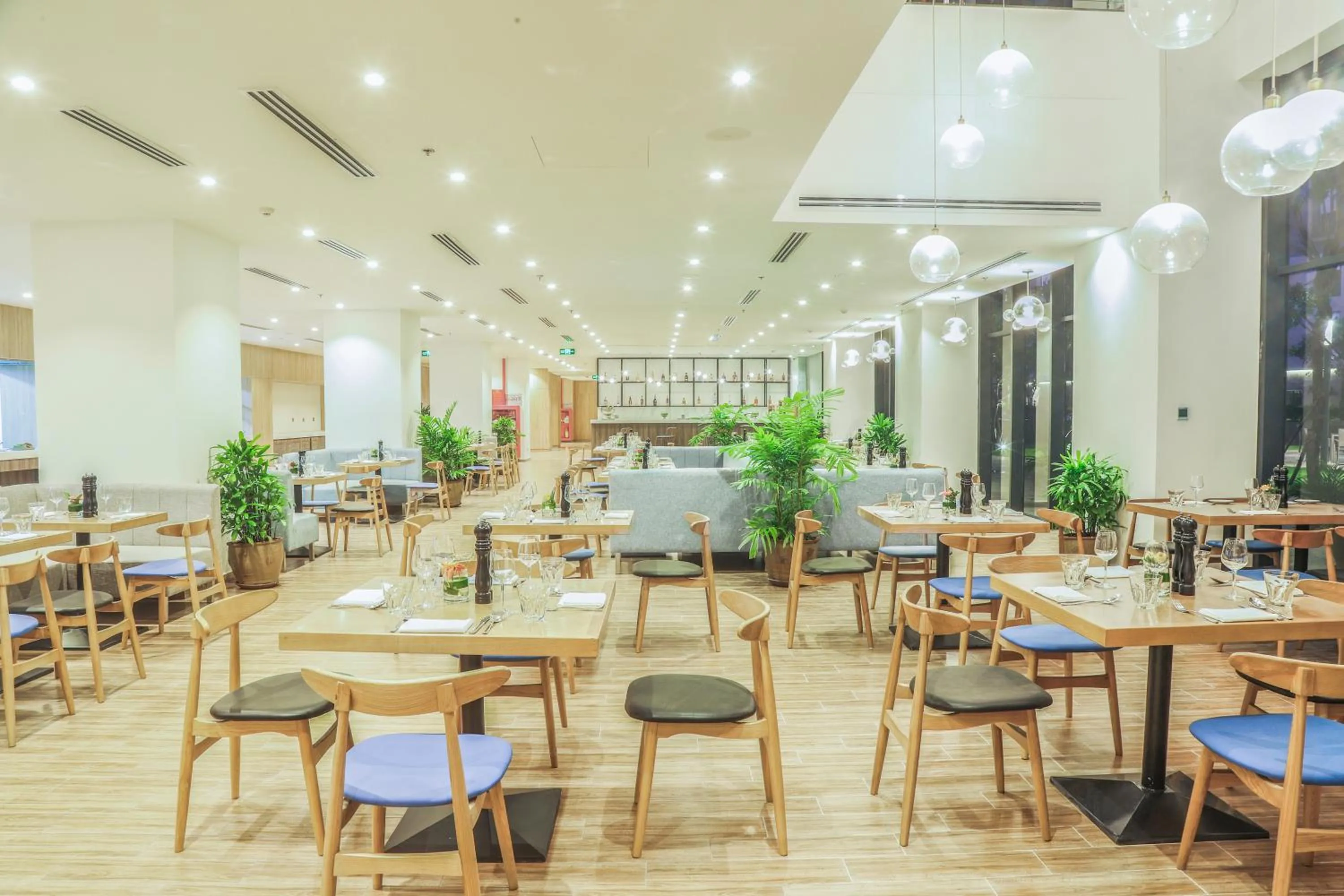 Restaurant/places to eat in Carinae Danang Hotel