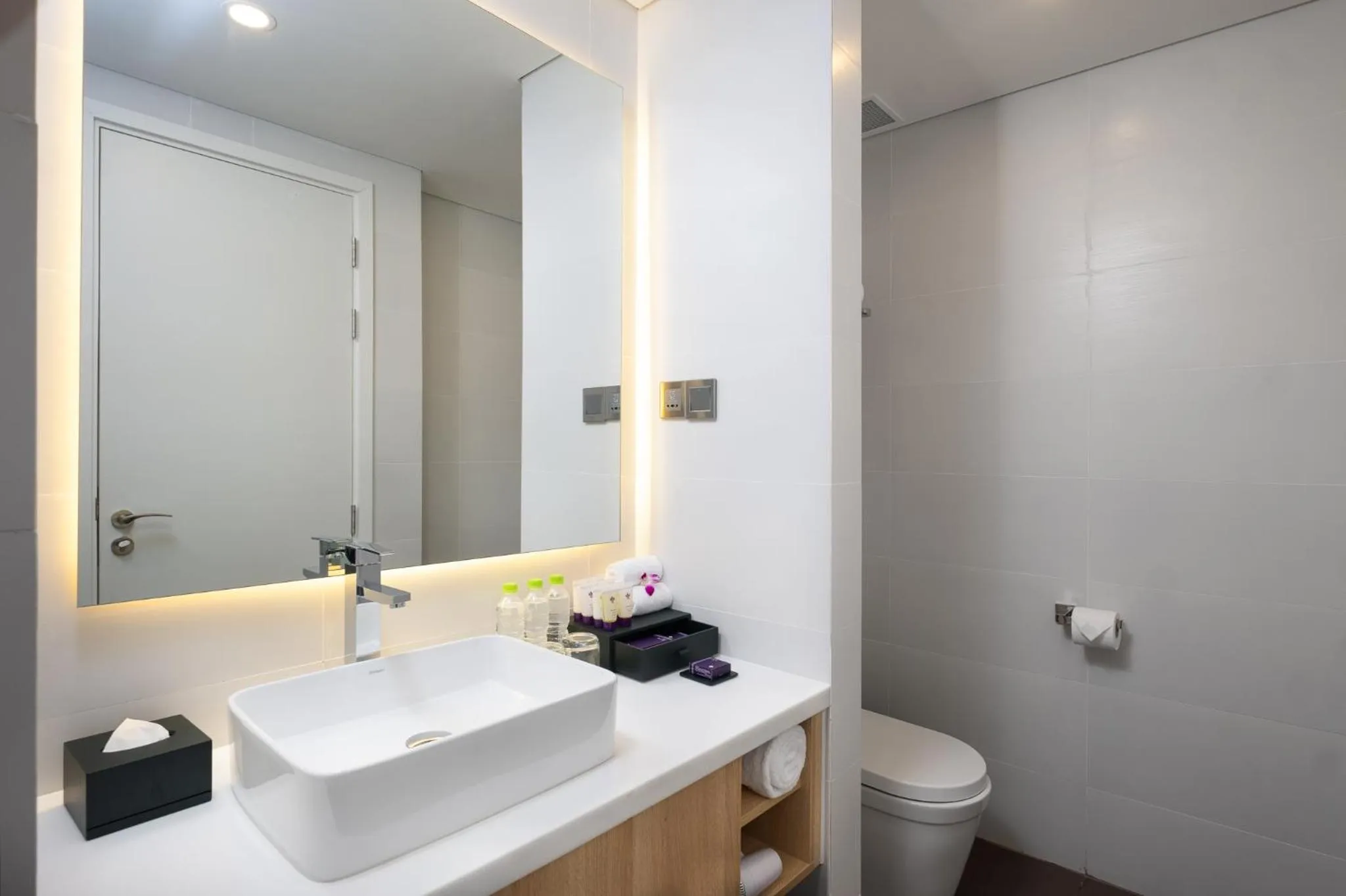 Bathroom in Carinae Danang Hotel