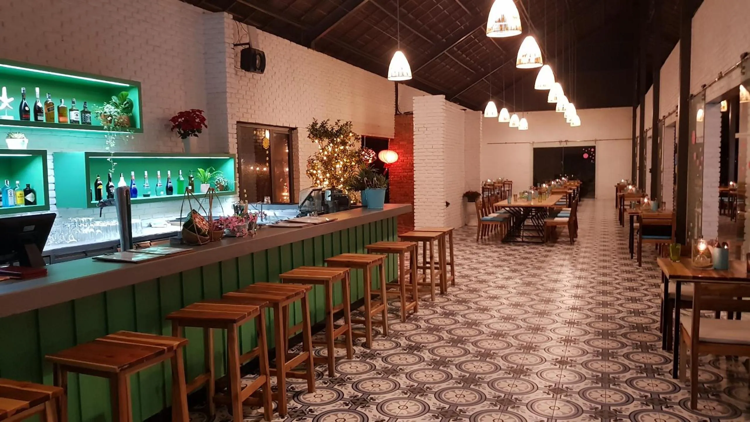 Restaurant/places to eat in Carinae Danang Hotel