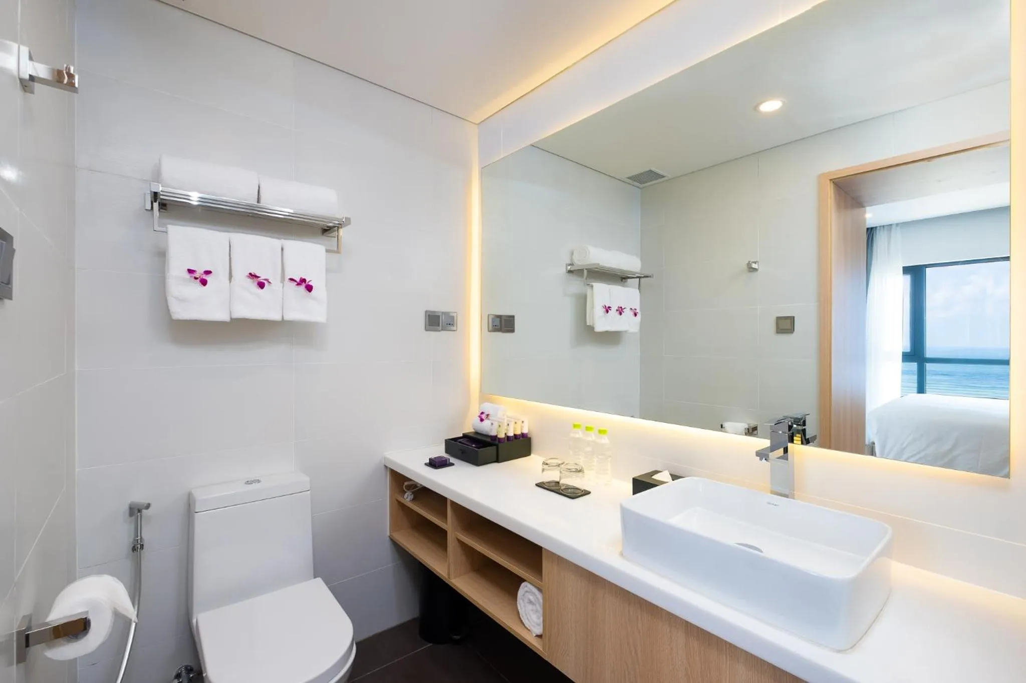 Bathroom in Carinae Danang Hotel