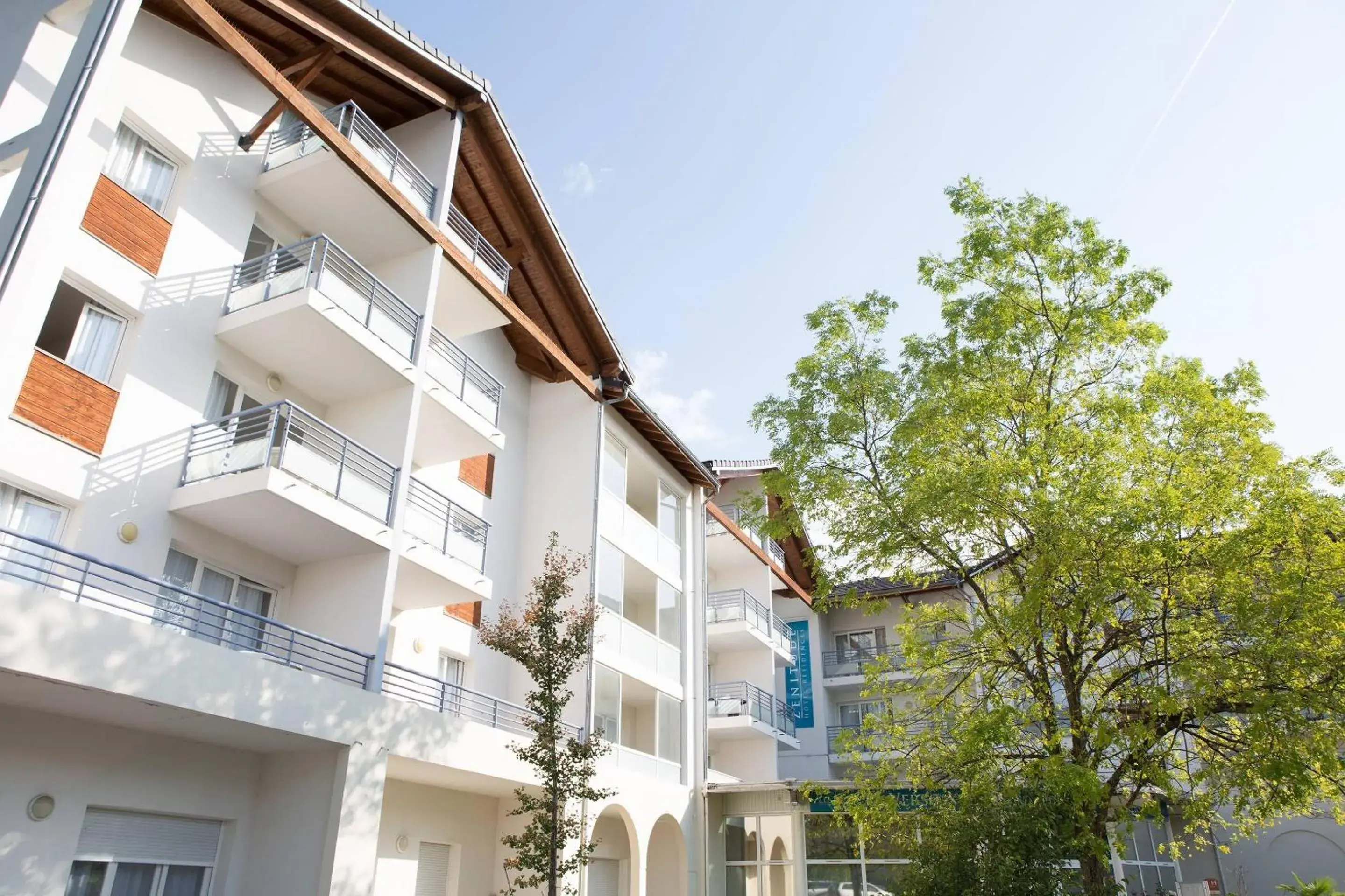 Property building in Comfort Aparthotel Divonne La Versoix Property building in Comfort Aparthotel Divonne La Versoix
