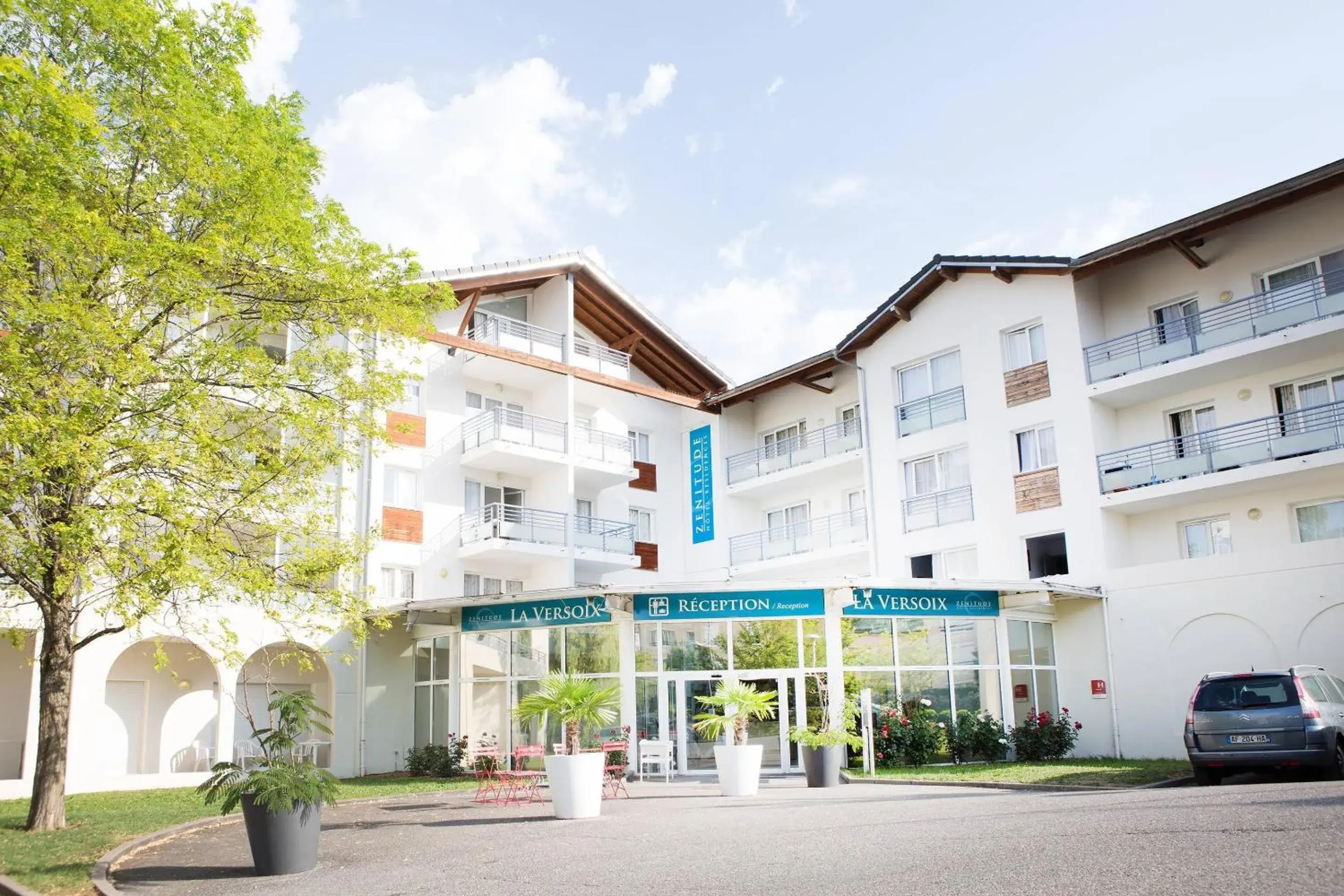 Property building in Comfort Aparthotel Divonne La Versoix Property building in Comfort Aparthotel Divonne La Versoix