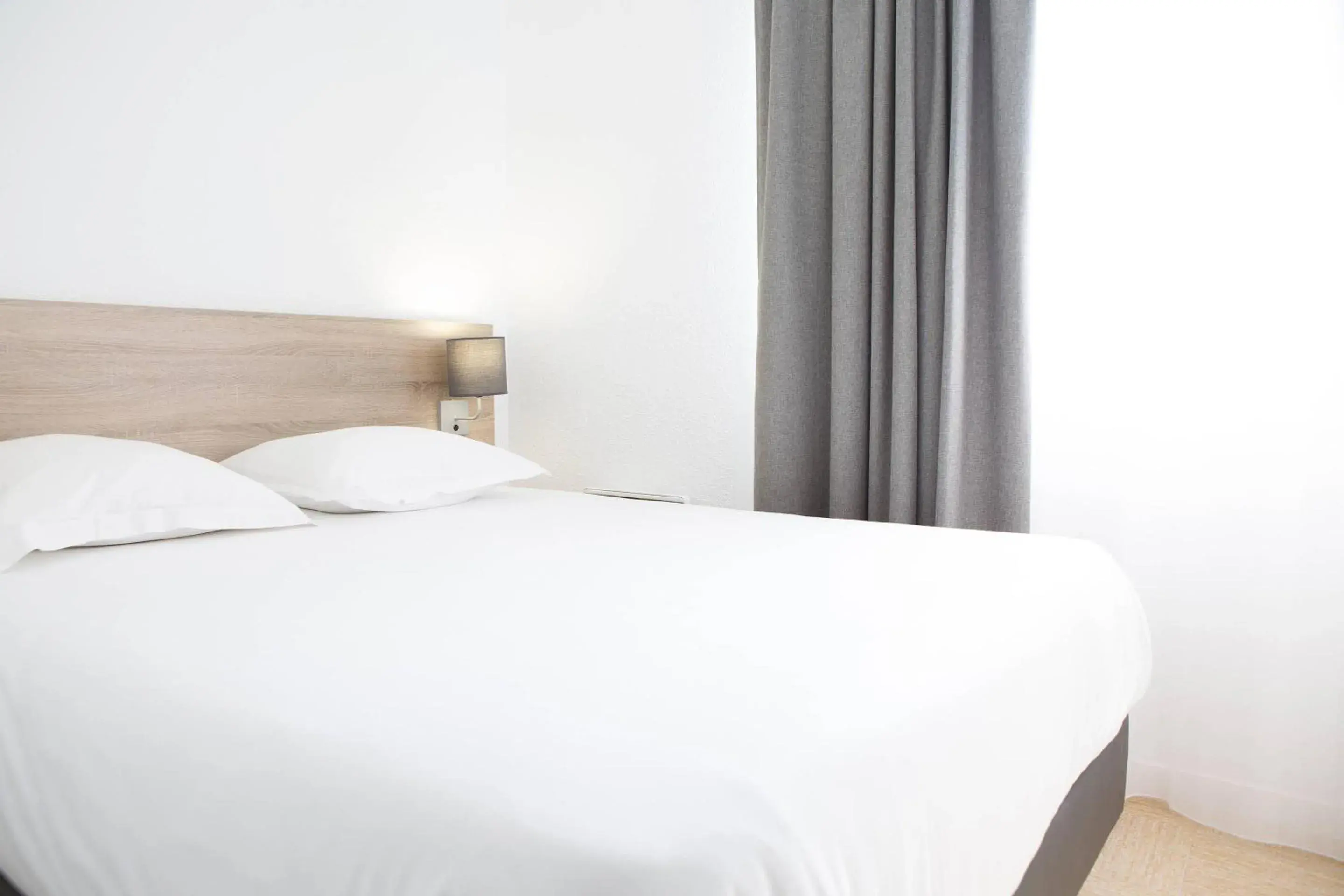 Bedroom, Bed in Comfort Aparthotel Divonne La Versoix Bedroom, Bed in Comfort Aparthotel Divonne La Versoix