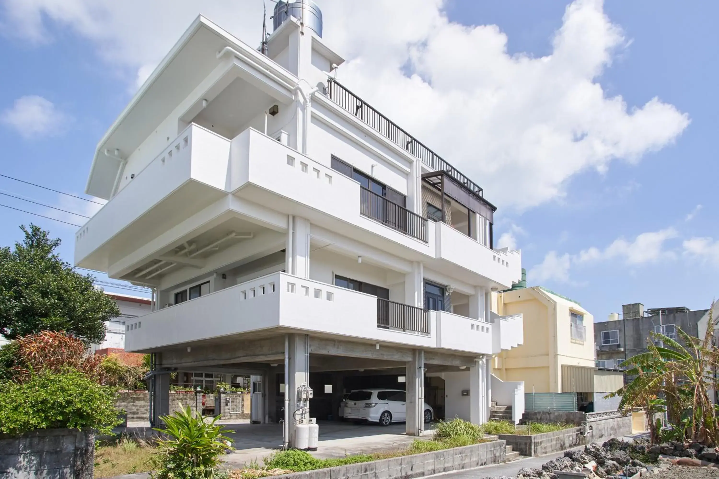 Property building in Wind Henza Property building in Wind Henza