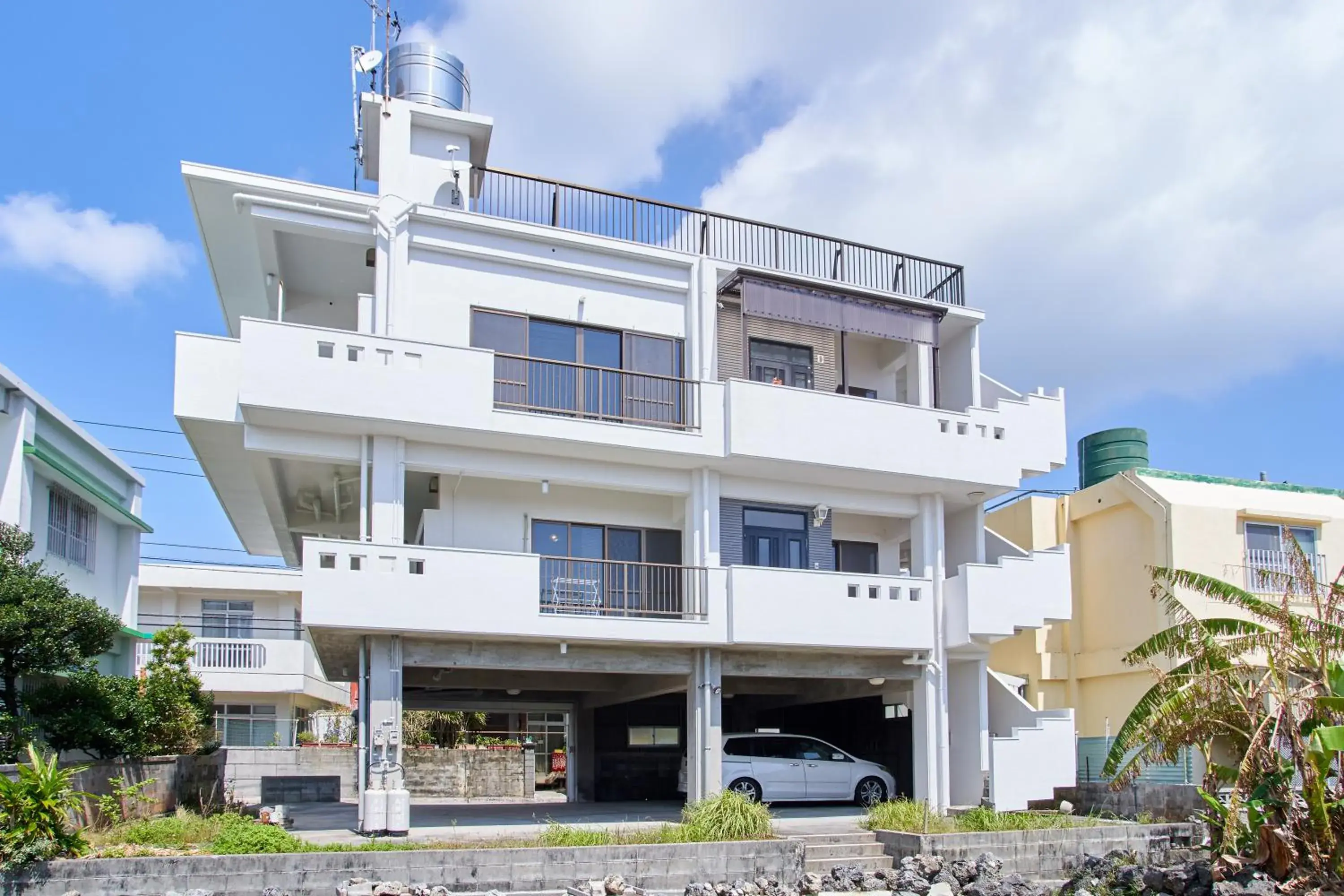 Property building in Wind Henza Property building in Wind Henza