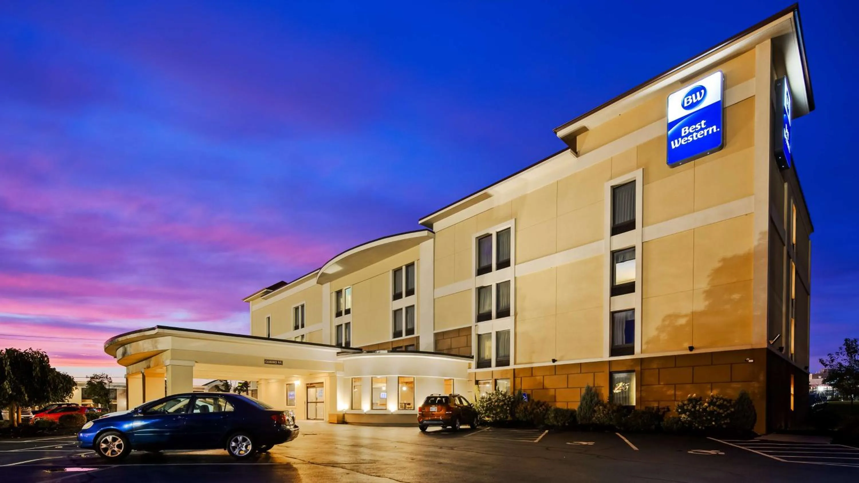 Property Building in Best Western Inn Buffalo Airport