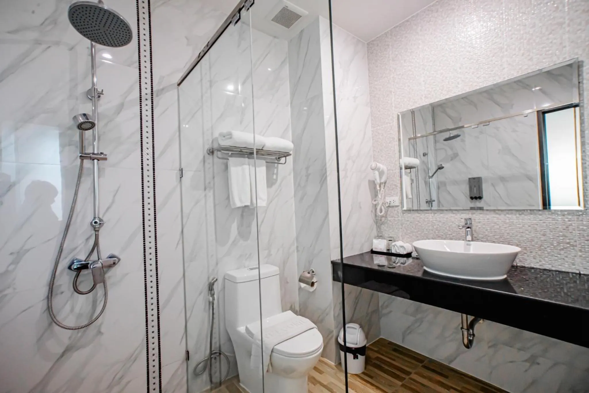 Shower in Banbua Grand Udon