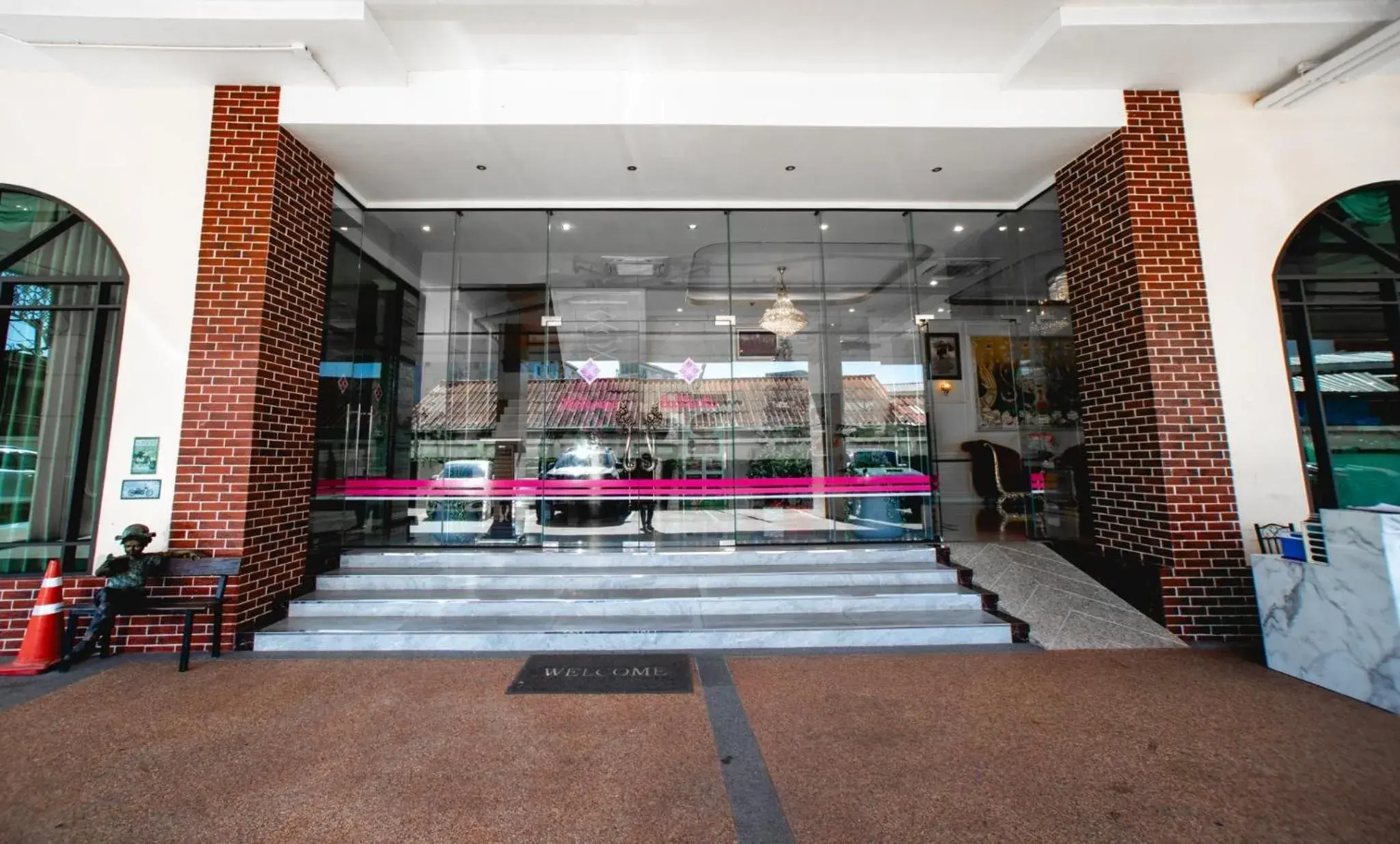 Facade/entrance in Banbua Grand Udon Facade/entrance in Banbua Grand Udon