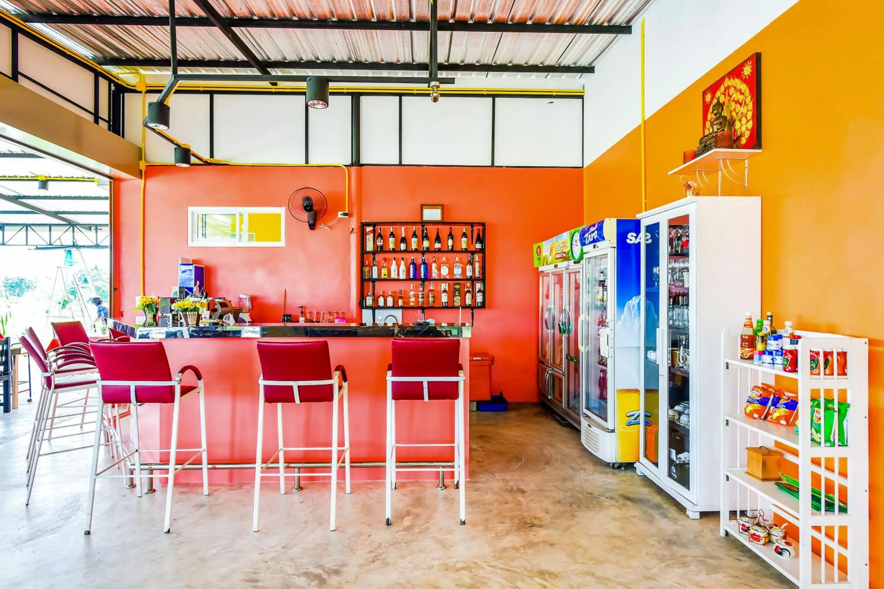 Lounge or bar in Billabong Resort Cha Am