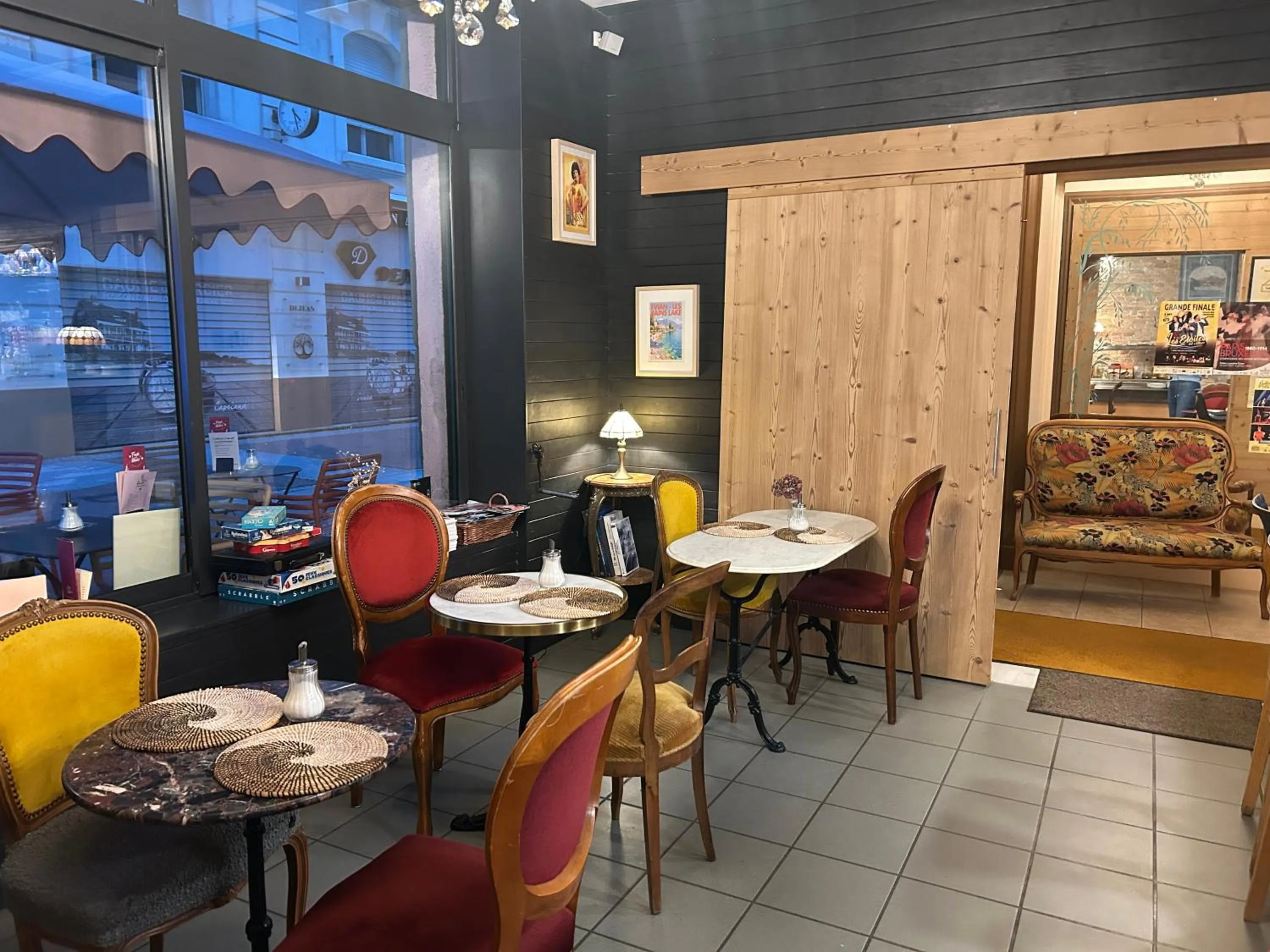 Restaurant/places to eat in Hôtel Restaurant Continental